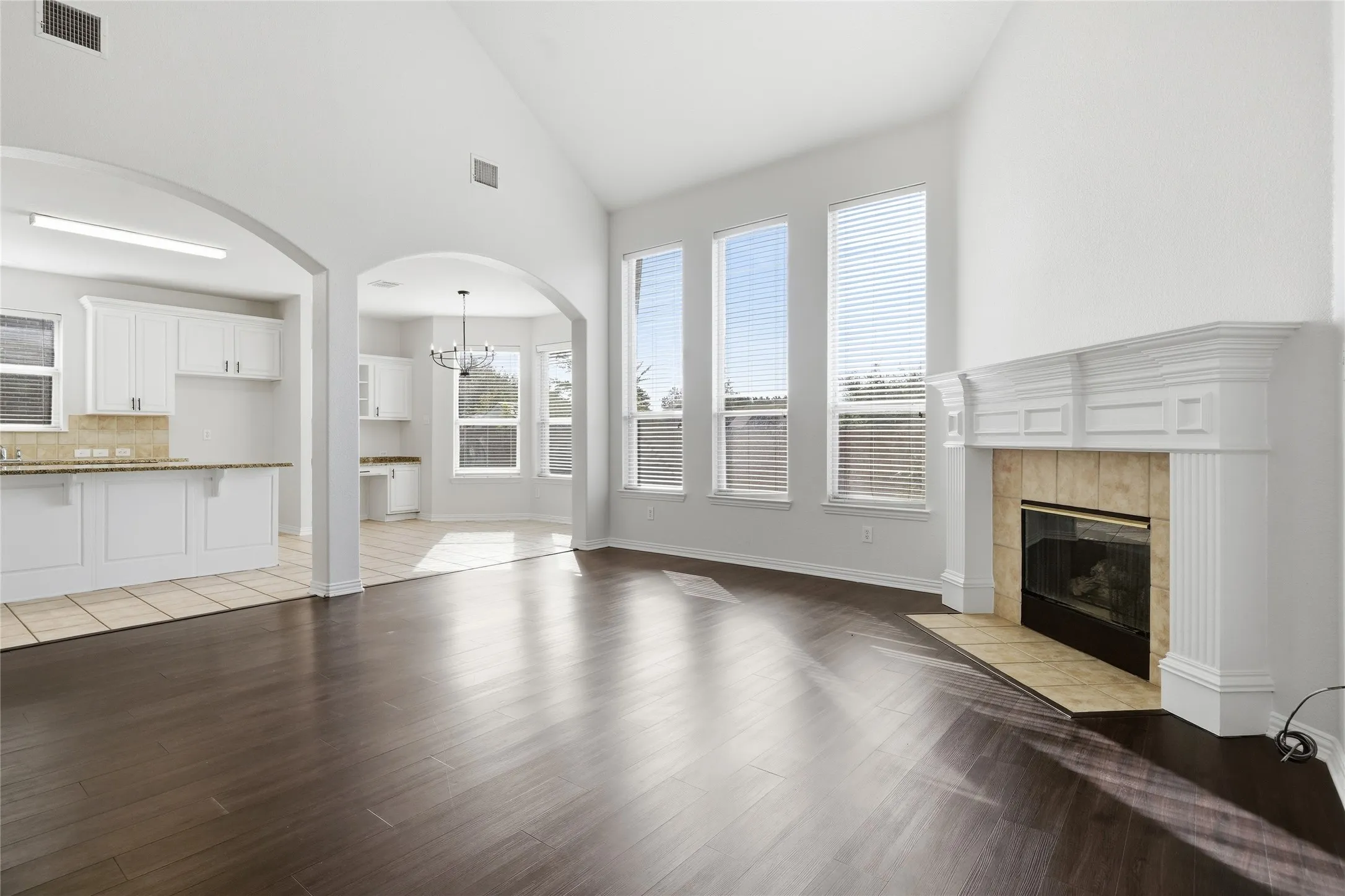 Single Family Residence For Sale in Dallas County , 10202 Fairway Vista Drive, Rowlett, Texas 75089, 5 Bedroom, 4 Bathroom, 2 Garage spaces, 3,506 Sqft, built in 2004, mls#21309284, Real Estate Agent in Rowlett, Homes For Sale in Dallas county, Homes For Sale in Rowlett, Realtor in Rowlett Texas, Real Estate Brokerage Independent Realty Texas, Luminita Cordes Realtor