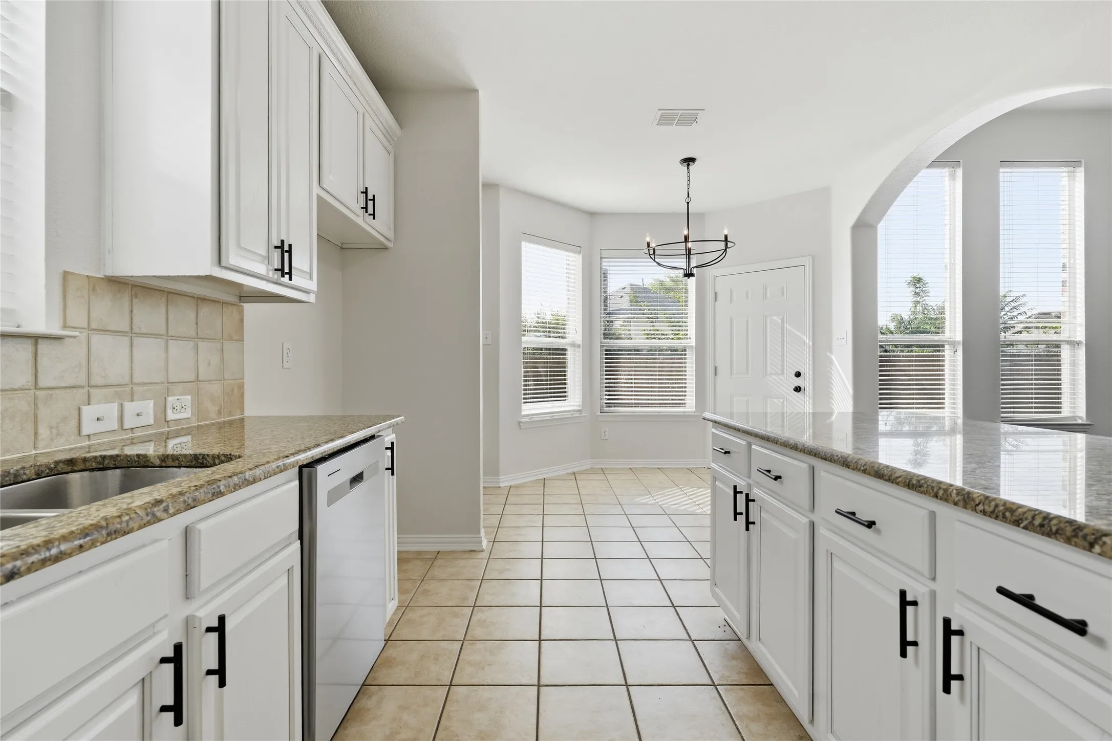 Single Family Residence For Sale in Dallas County , 10202 Fairway Vista Drive, Rowlett, Texas 75089, 5 Bedroom, 4 Bathroom, 2 Garage spaces, 3,506 Sqft, built in 2004, mls#21309284, Real Estate Agent in Rowlett, Homes For Sale in Dallas county, Homes For Sale in Rowlett, Realtor in Rowlett Texas, Real Estate Brokerage Independent Realty Texas, Luminita Cordes Realtor
