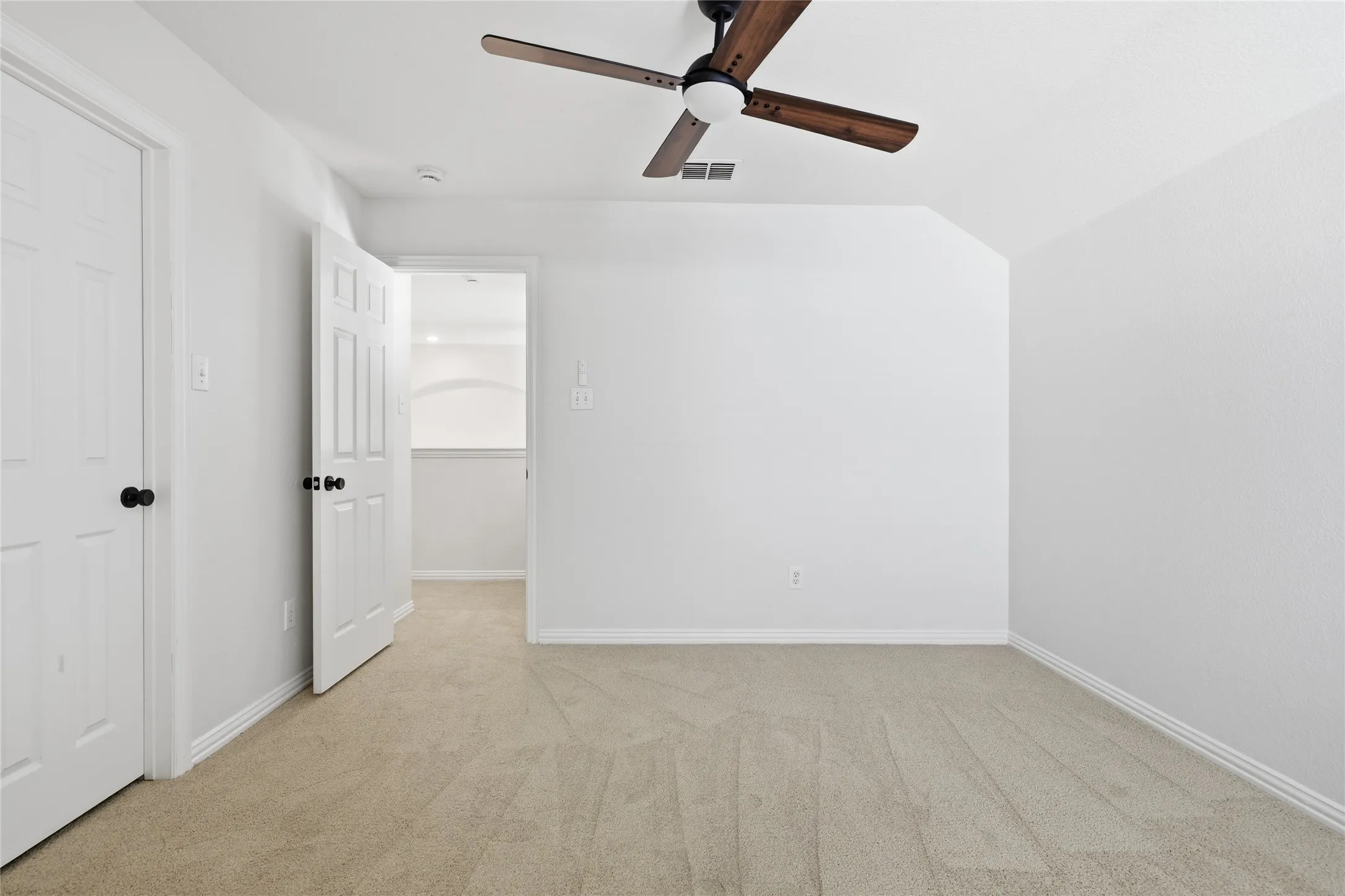 Single Family Residence For Sale in Dallas County , 10202 Fairway Vista Drive, Rowlett, Texas 75089, 5 Bedroom, 4 Bathroom, 2 Garage spaces, 3,506 Sqft, built in 2004, mls#21309284, Real Estate Agent in Rowlett, Homes For Sale in Dallas county, Homes For Sale in Rowlett, Realtor in Rowlett Texas, Real Estate Brokerage Independent Realty Texas, Luminita Cordes Realtor