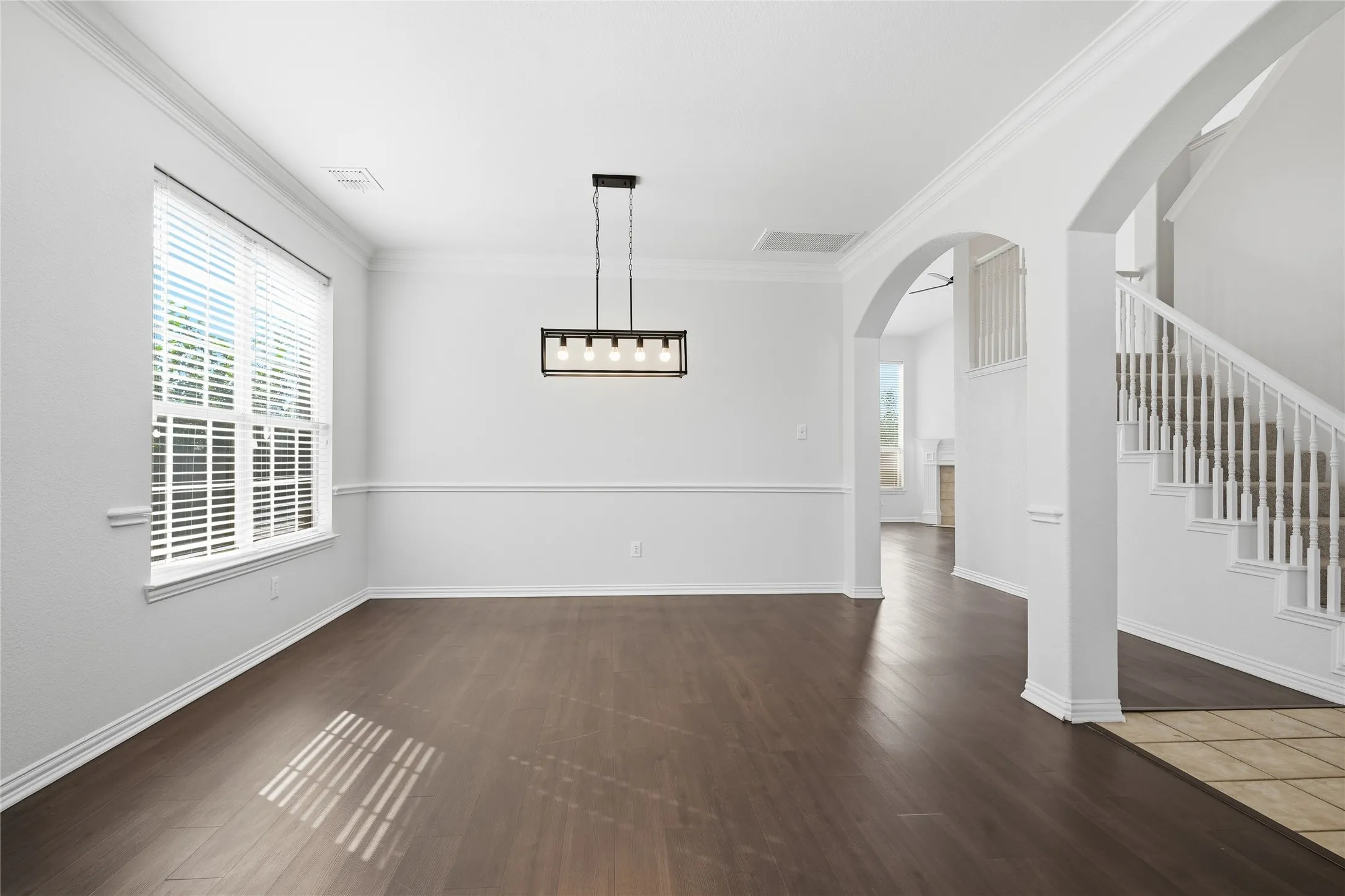 Single Family Residence For Sale in Dallas County , 10202 Fairway Vista Drive, Rowlett, Texas 75089, 5 Bedroom, 4 Bathroom, 2 Garage spaces, 3,506 Sqft, built in 2004, mls#21309284, Real Estate Agent in Rowlett, Homes For Sale in Dallas county, Homes For Sale in Rowlett, Realtor in Rowlett Texas, Real Estate Brokerage Independent Realty Texas, Luminita Cordes Realtor