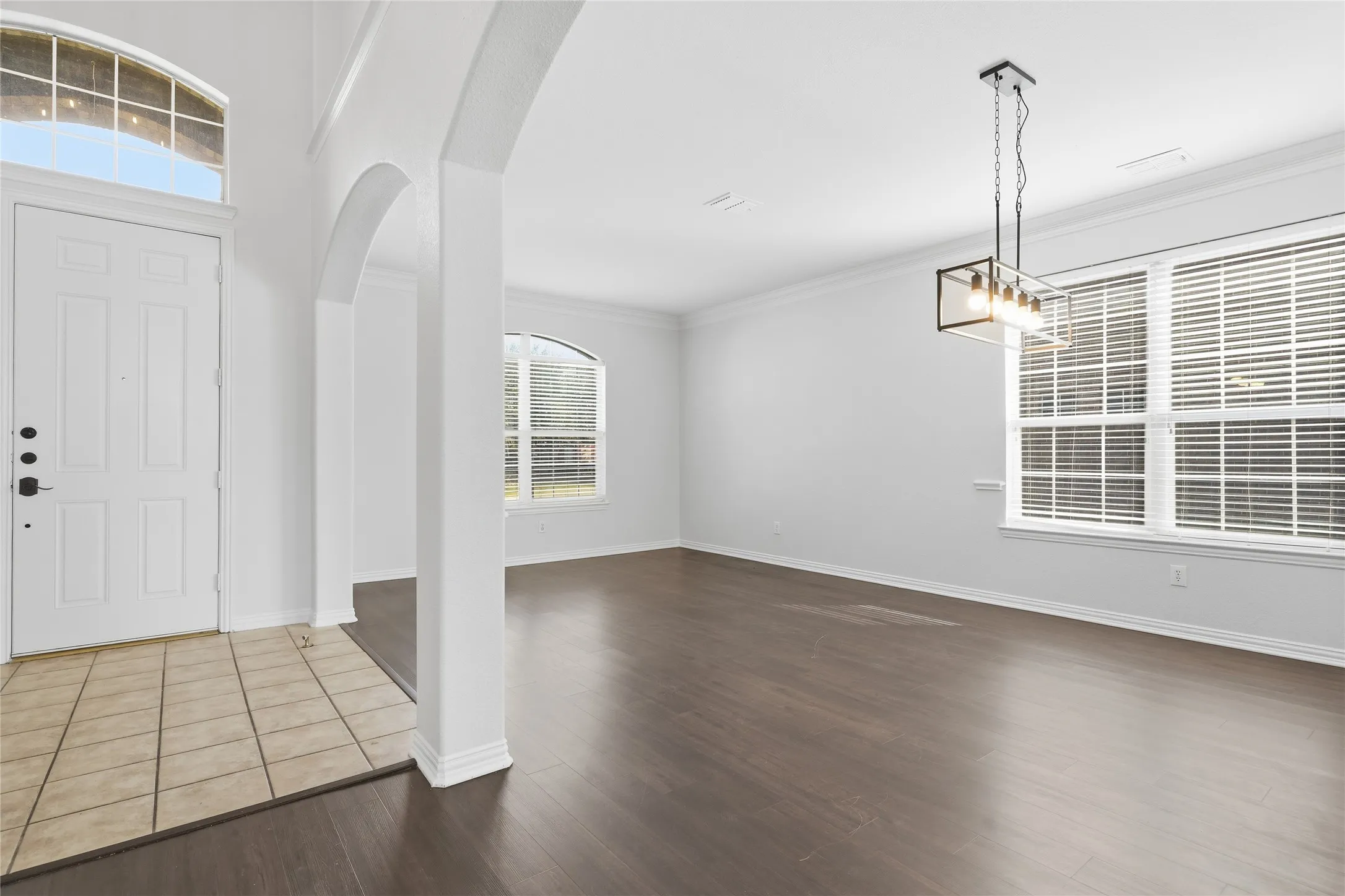 Single Family Residence For Sale in Dallas County , 10202 Fairway Vista Drive, Rowlett, Texas 75089, 5 Bedroom, 4 Bathroom, 2 Garage spaces, 3,506 Sqft, built in 2004, mls#21309284, Real Estate Agent in Rowlett, Homes For Sale in Dallas county, Homes For Sale in Rowlett, Realtor in Rowlett Texas, Real Estate Brokerage Independent Realty Texas, Luminita Cordes Realtor