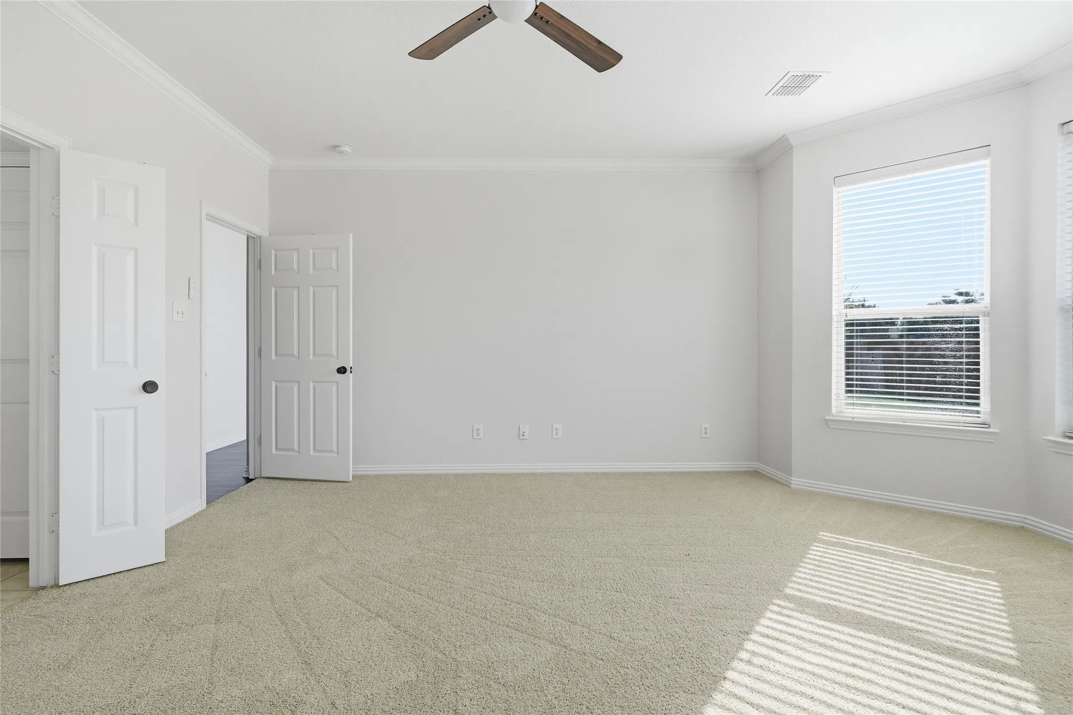 Single Family Residence For Sale in Dallas County , 10202 Fairway Vista Drive, Rowlett, Texas 75089, 5 Bedroom, 4 Bathroom, 2 Garage spaces, 3,506 Sqft, built in 2004, mls#21309284, Real Estate Agent in Rowlett, Homes For Sale in Dallas county, Homes For Sale in Rowlett, Realtor in Rowlett Texas, Real Estate Brokerage Independent Realty Texas, Luminita Cordes Realtor
