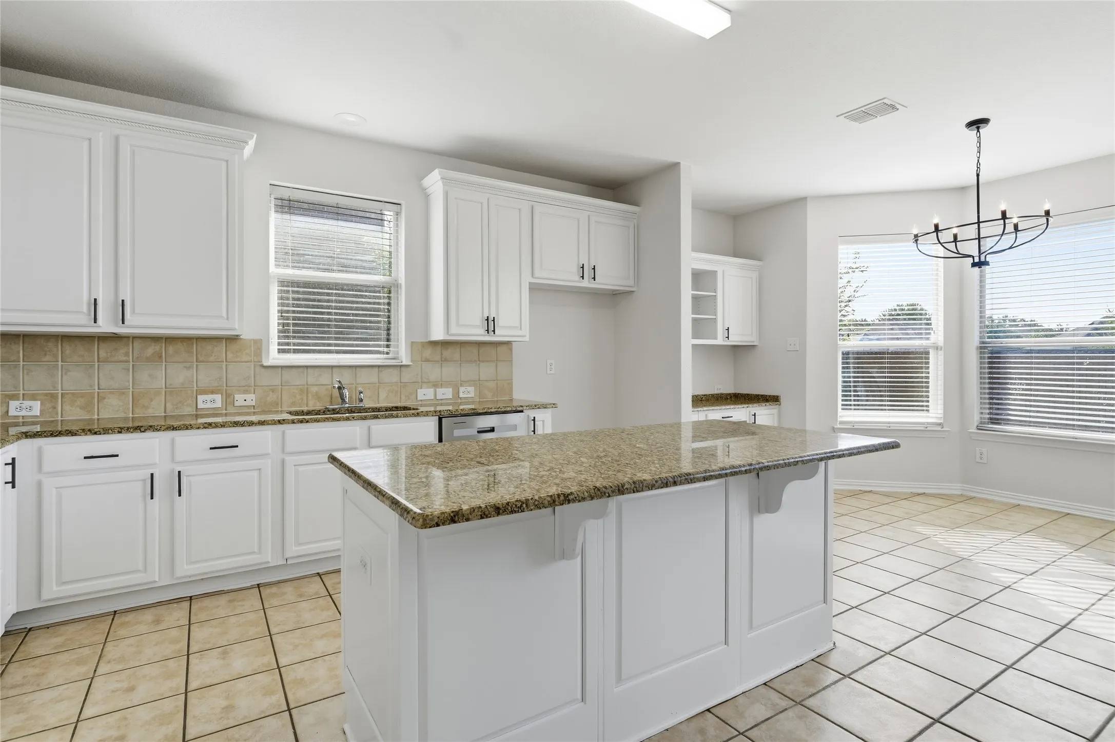 Single Family Residence For Sale in Dallas County , 10202 Fairway Vista Drive, Rowlett, Texas 75089, 5 Bedroom, 4 Bathroom, 2 Garage spaces, 3,506 Sqft, built in 2004, mls#21309284, Real Estate Agent in Rowlett, Homes For Sale in Dallas county, Homes For Sale in Rowlett, Realtor in Rowlett Texas, Real Estate Brokerage Independent Realty Texas, Luminita Cordes Realtor