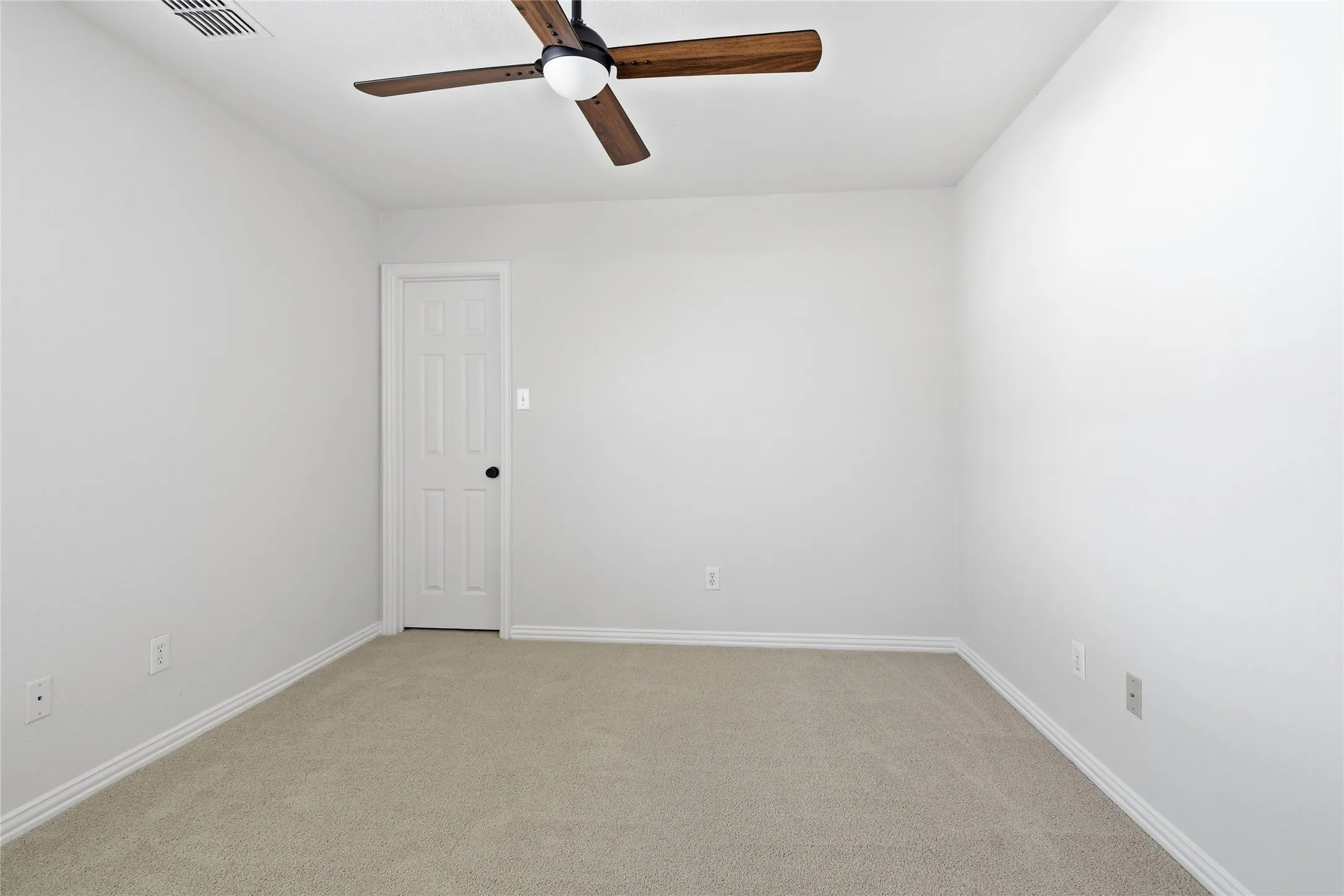 Single Family Residence For Sale in Dallas County , 10202 Fairway Vista Drive, Rowlett, Texas 75089, 5 Bedroom, 4 Bathroom, 2 Garage spaces, 3,506 Sqft, built in 2004, mls#21309284, Real Estate Agent in Rowlett, Homes For Sale in Dallas county, Homes For Sale in Rowlett, Realtor in Rowlett Texas, Real Estate Brokerage Independent Realty Texas, Luminita Cordes Realtor