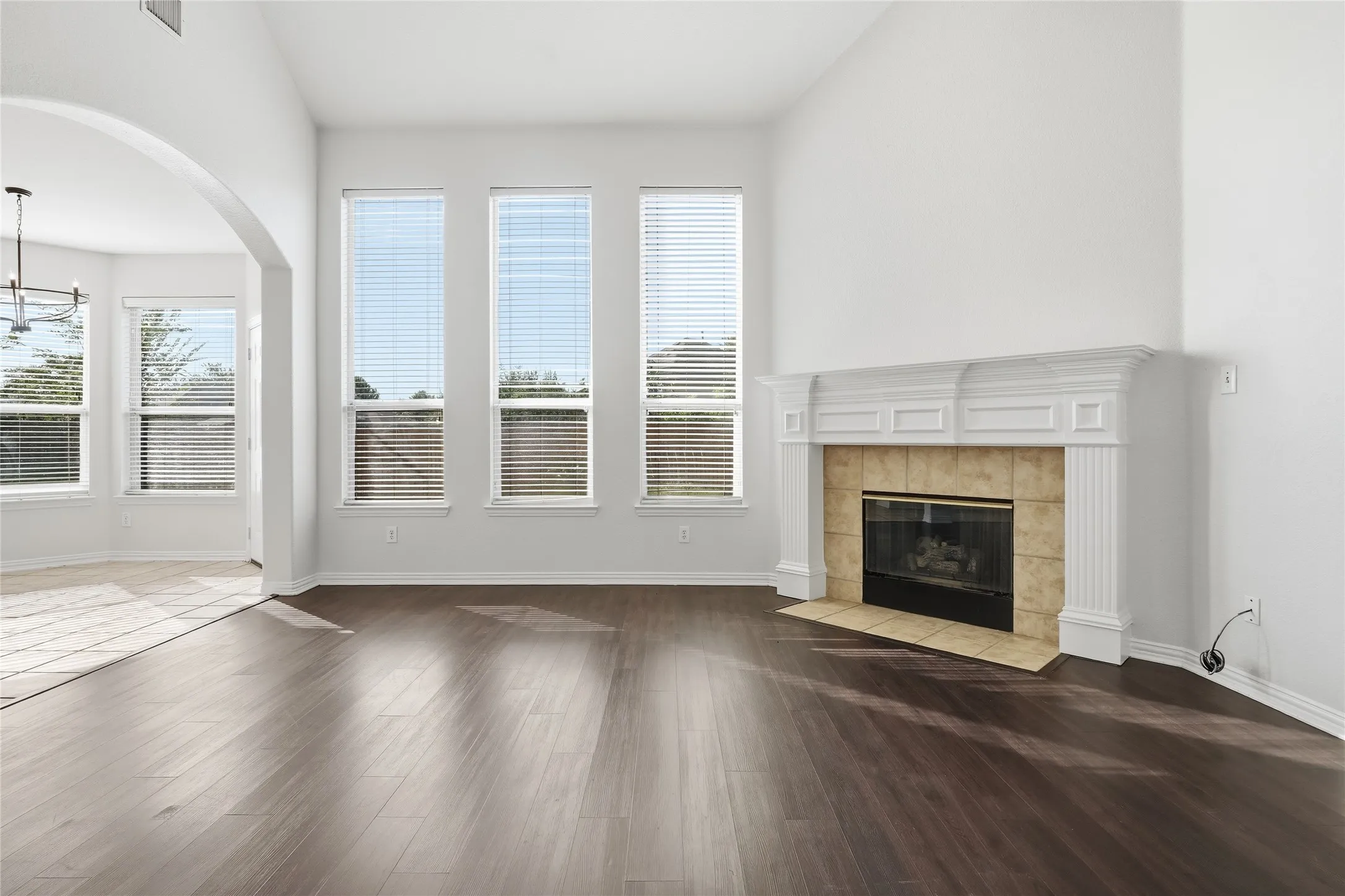 Single Family Residence For Sale in Dallas County , 10202 Fairway Vista Drive, Rowlett, Texas 75089, 5 Bedroom, 4 Bathroom, 2 Garage spaces, 3,506 Sqft, built in 2004, mls#21309284, Real Estate Agent in Rowlett, Homes For Sale in Dallas county, Homes For Sale in Rowlett, Realtor in Rowlett Texas, Real Estate Brokerage Independent Realty Texas, Luminita Cordes Realtor