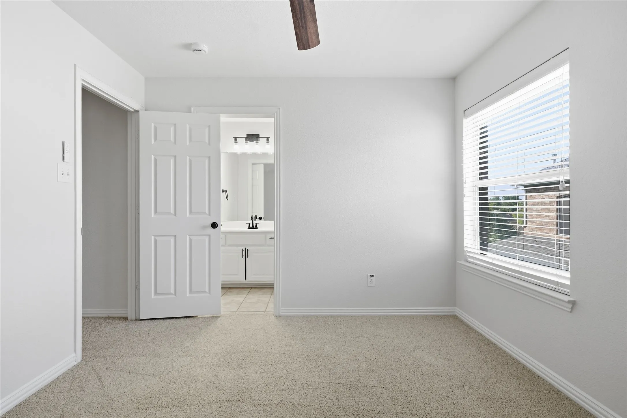 Single Family Residence For Sale in Dallas County , 10202 Fairway Vista Drive, Rowlett, Texas 75089, 5 Bedroom, 4 Bathroom, 2 Garage spaces, 3,506 Sqft, built in 2004, mls#21309284, Real Estate Agent in Rowlett, Homes For Sale in Dallas county, Homes For Sale in Rowlett, Realtor in Rowlett Texas, Real Estate Brokerage Independent Realty Texas, Luminita Cordes Realtor