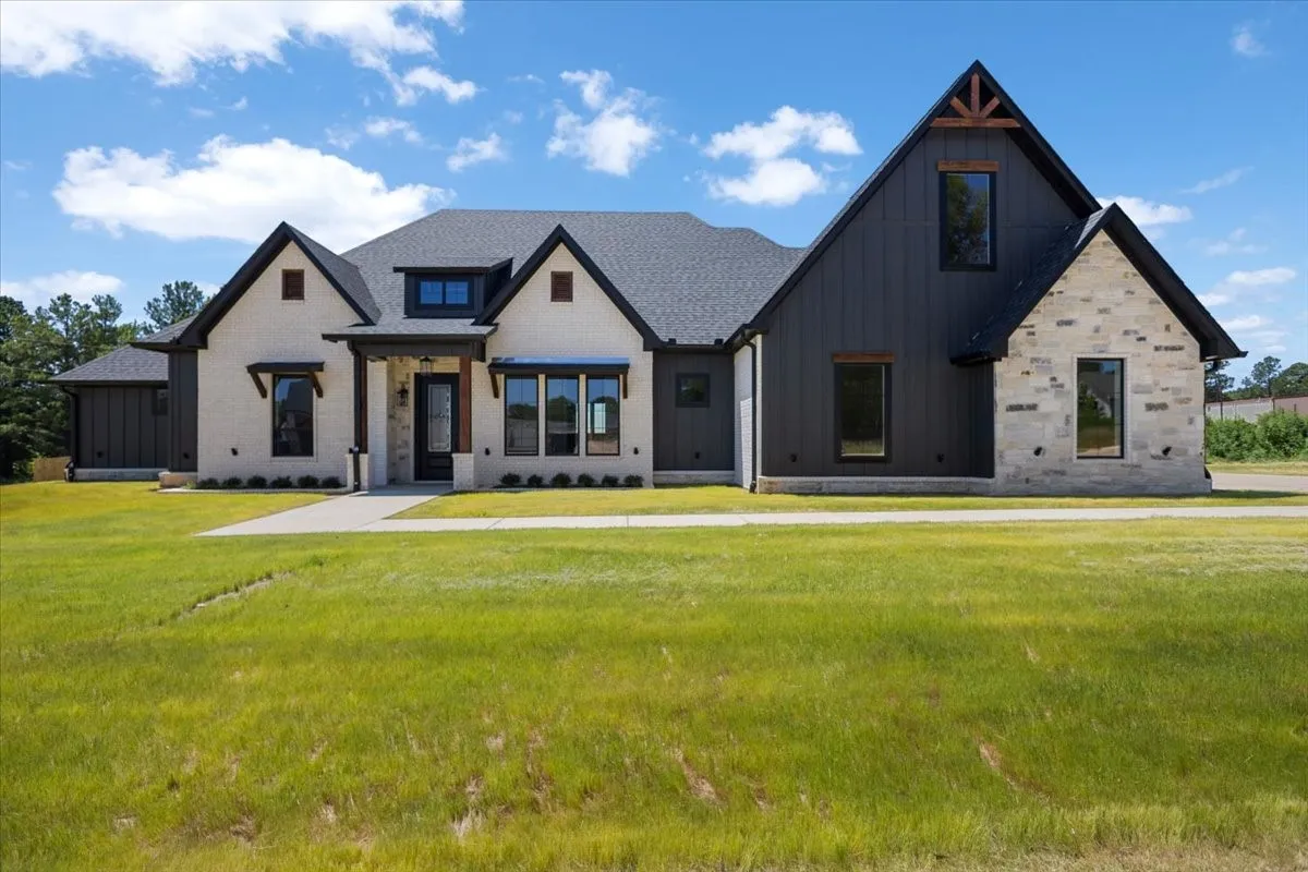 Single Family Residence For Sale in Smith County , 17402 Woodcrest Circle, Lindale, Texas 75771, 4 Bedroom, 3 Bathroom, 2 Garage spaces, 2,640 Sqft, built in 2026, mls#21329708, Real Estate Agent in Lindale, Homes For Sale in Smith county, Homes For Sale in Lindale, Realtor in Lindale Texas, Real Estate Brokerage Independent Realty Texas, Luminita Cordes Realtor