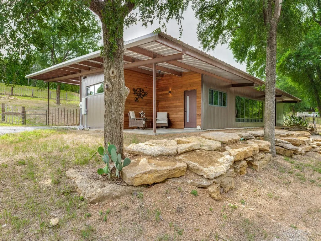 Farm For Sale in Cooke County , 1746 S FM 372, Gainesville, Texas 76240, 2 Bedroom, 3 Bathroom, Garage spaces, 2,606 Sqft, built in 2023, mls#21329892, Real Estate Agent in Gainesville, Homes For Sale in Cooke county, Homes For Sale in Gainesville, Realtor in Gainesville Texas, Real Estate Brokerage Independent Realty Texas, Luminita Cordes Realtor