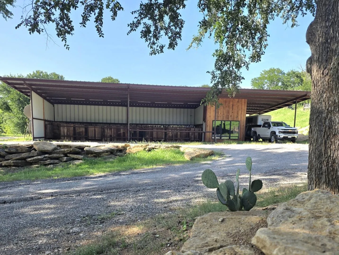 Farm For Sale in Cooke County , 1746 S FM 372, Gainesville, Texas 76240, 2 Bedroom, 3 Bathroom, Garage spaces, 2,606 Sqft, built in 2023, mls#21329892, Real Estate Agent in Gainesville, Homes For Sale in Cooke county, Homes For Sale in Gainesville, Realtor in Gainesville Texas, Real Estate Brokerage Independent Realty Texas, Luminita Cordes Realtor