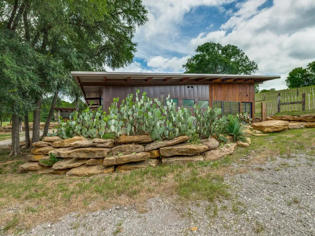 Farm For Sale in Cooke County , 1746 S FM 372, Gainesville, Texas 76240, 2 Bedroom, 3 Bathroom, Garage spaces, 2,606 Sqft, built in 2023, mls#21329892, Real Estate Agent in Gainesville, Homes For Sale in Cooke county, Homes For Sale in Gainesville, Realtor in Gainesville Texas, Real Estate Brokerage Independent Realty Texas, Luminita Cordes Realtor