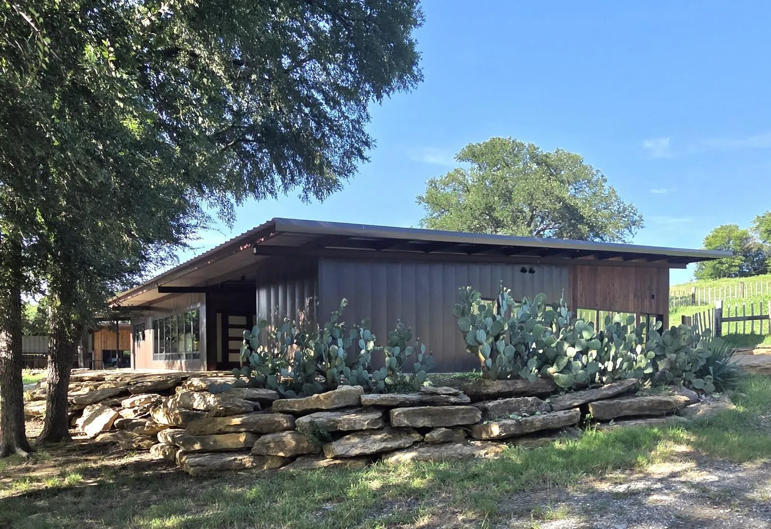 Farm For Sale in Cooke County , 1746 S FM 372, Gainesville, Texas 76240, 2 Bedroom, 3 Bathroom, Garage spaces, 2,606 Sqft, built in 2023, mls#21329892, Real Estate Agent in Gainesville, Homes For Sale in Cooke county, Homes For Sale in Gainesville, Realtor in Gainesville Texas, Real Estate Brokerage Independent Realty Texas, Luminita Cordes Realtor