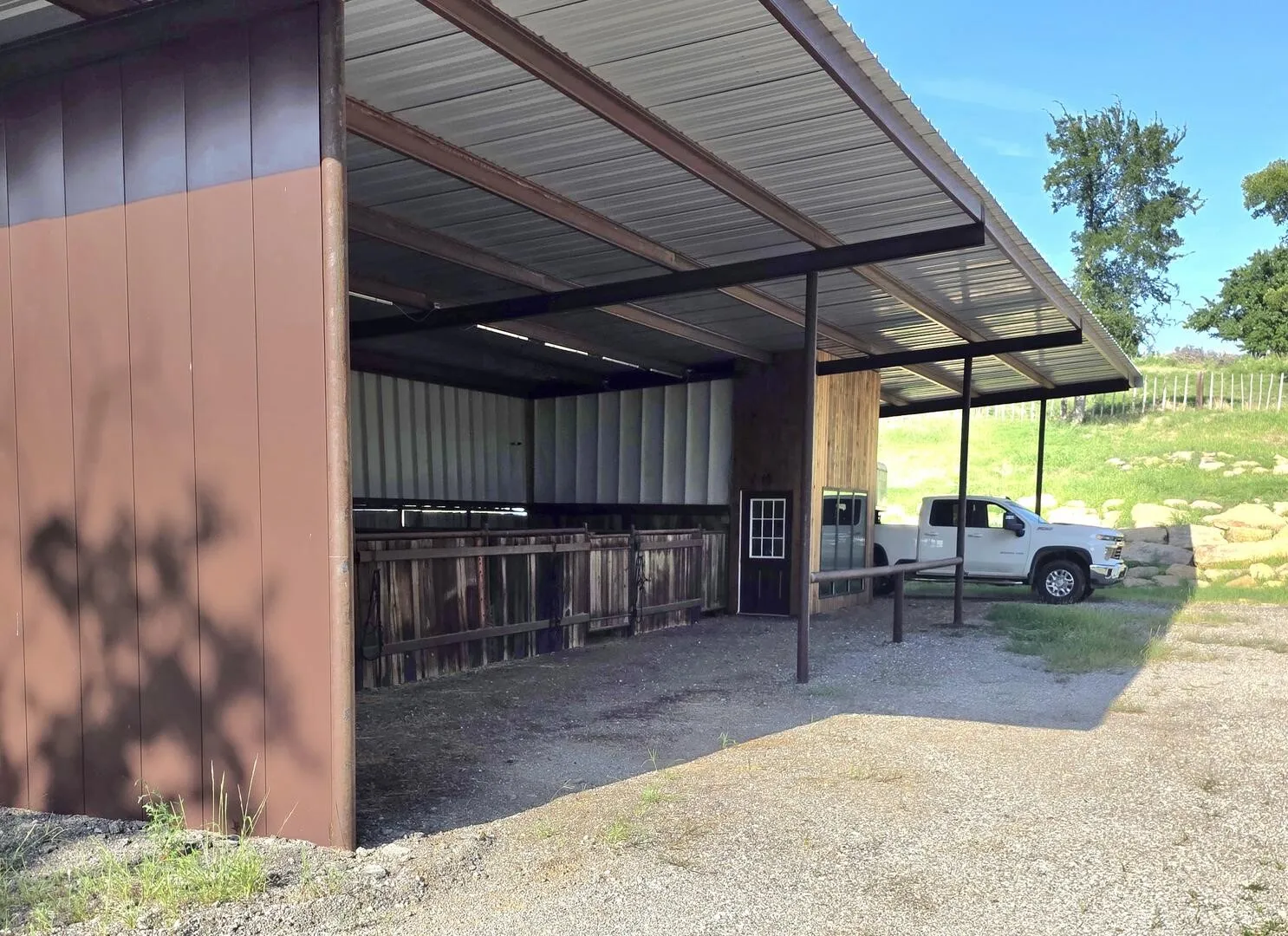 Farm For Sale in Cooke County , 1746 S FM 372, Gainesville, Texas 76240, 2 Bedroom, 3 Bathroom, Garage spaces, 2,606 Sqft, built in 2023, mls#21329892, Real Estate Agent in Gainesville, Homes For Sale in Cooke county, Homes For Sale in Gainesville, Realtor in Gainesville Texas, Real Estate Brokerage Independent Realty Texas, Luminita Cordes Realtor
