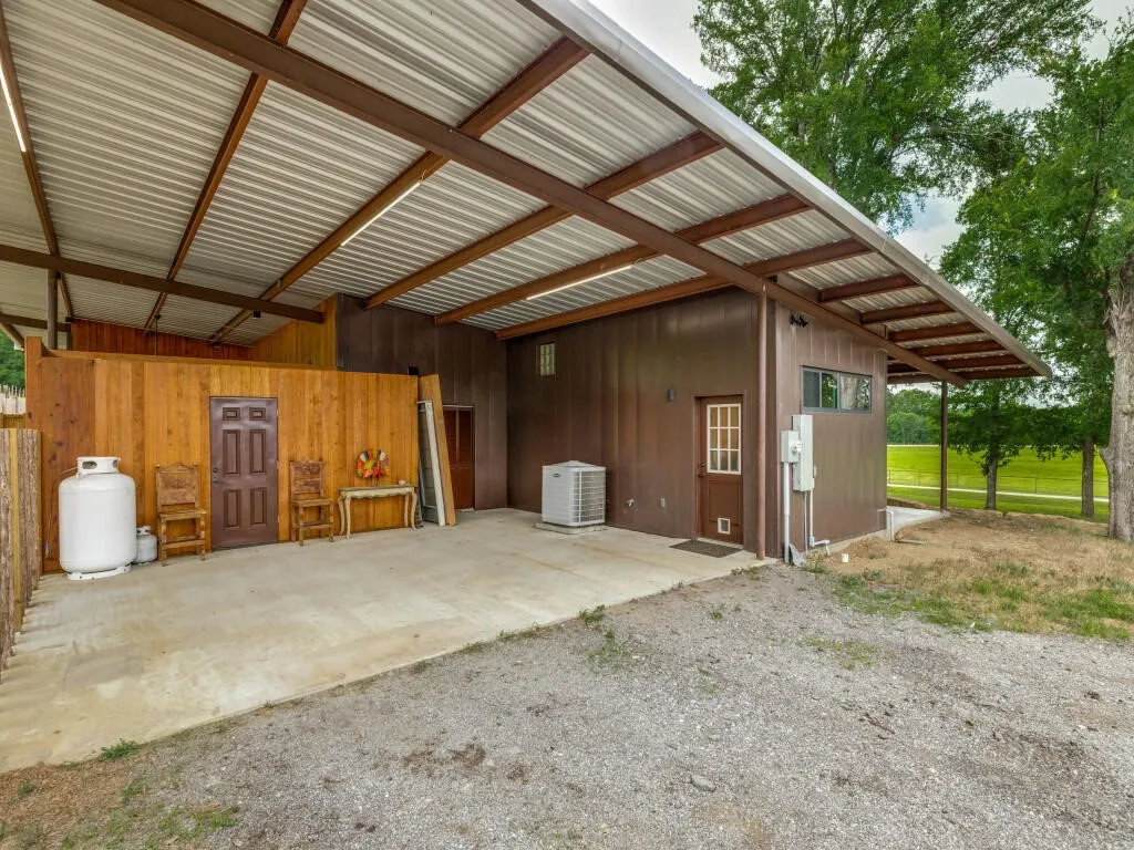 Farm For Sale in Cooke County , 1746 S FM 372, Gainesville, Texas 76240, 2 Bedroom, 3 Bathroom, Garage spaces, 2,606 Sqft, built in 2023, mls#21329892, Real Estate Agent in Gainesville, Homes For Sale in Cooke county, Homes For Sale in Gainesville, Realtor in Gainesville Texas, Real Estate Brokerage Independent Realty Texas, Luminita Cordes Realtor