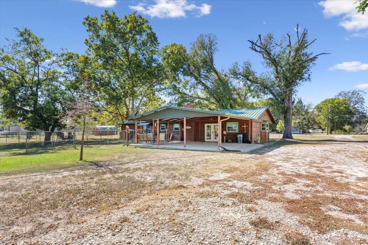Single Family Residence For Sale in Limestone County , 777 LCR 463, Mexia, Texas 76667, 2 Bedroom, 2 Bathroom, Garage spaces, 1,836 Sqft, built in 1974, mls#21329250, Real Estate Agent in Mexia, Homes For Sale in Limestone county, Homes For Sale in Mexia, Realtor in Mexia Texas, Real Estate Brokerage Independent Realty Texas, Luminita Cordes Realtor