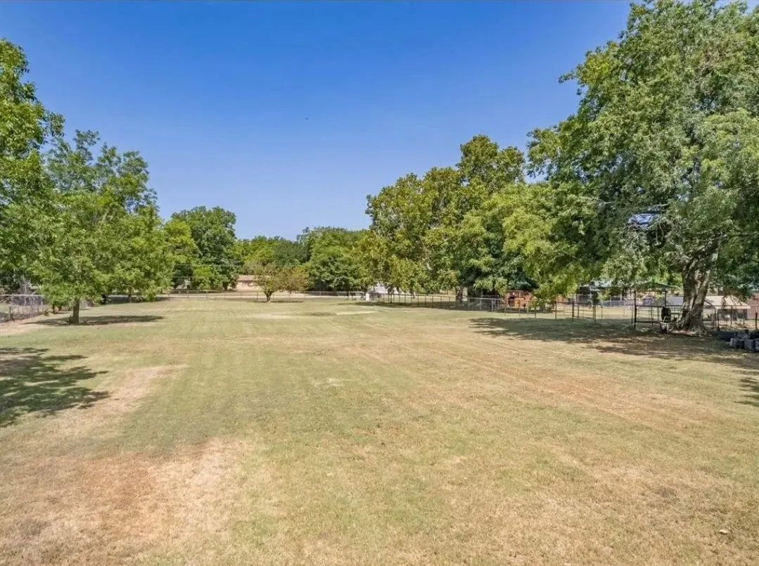 Single Family Residence For Sale in Limestone County , 777 LCR 463, Mexia, Texas 76667, 2 Bedroom, 2 Bathroom, Garage spaces, 1,836 Sqft, built in 1974, mls#21329250, Real Estate Agent in Mexia, Homes For Sale in Limestone county, Homes For Sale in Mexia, Realtor in Mexia Texas, Real Estate Brokerage Independent Realty Texas, Luminita Cordes Realtor