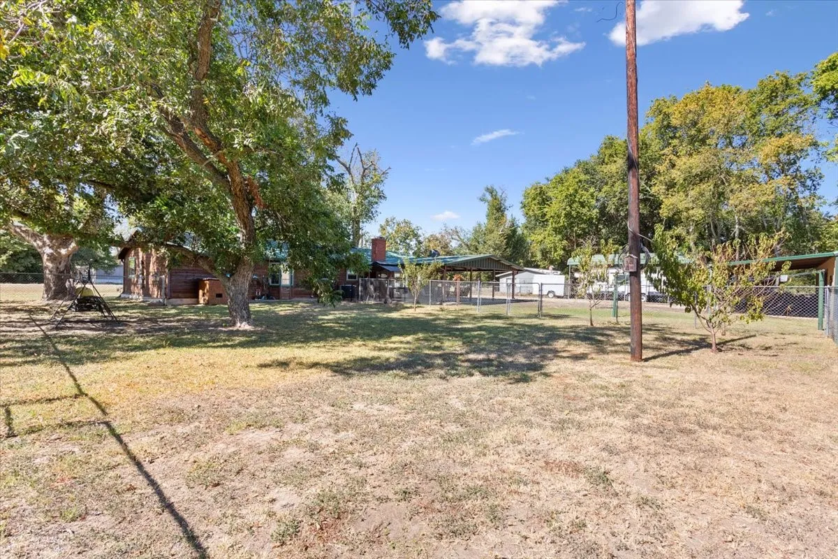 Single Family Residence For Sale in Limestone County , 777 LCR 463, Mexia, Texas 76667, 2 Bedroom, 2 Bathroom, Garage spaces, 1,836 Sqft, built in 1974, mls#21329250, Real Estate Agent in Mexia, Homes For Sale in Limestone county, Homes For Sale in Mexia, Realtor in Mexia Texas, Real Estate Brokerage Independent Realty Texas, Luminita Cordes Realtor