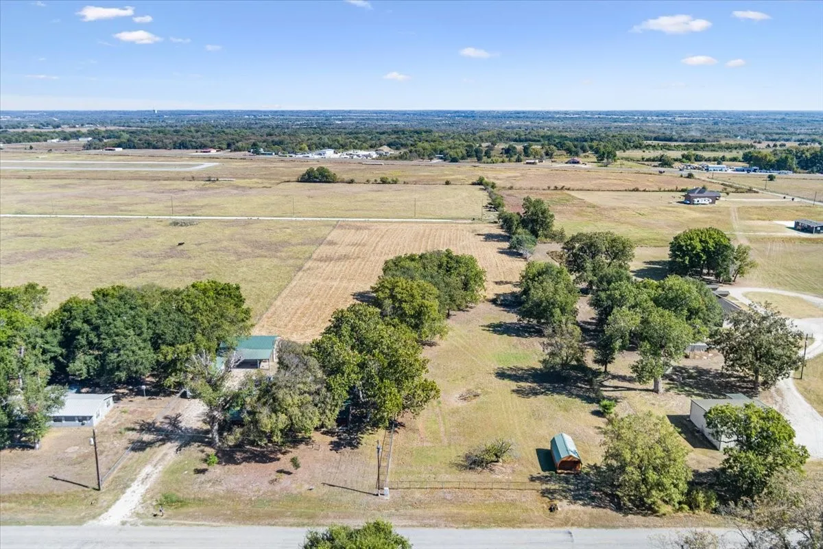 Single Family Residence For Sale in Limestone County , 777 LCR 463, Mexia, Texas 76667, 2 Bedroom, 2 Bathroom, Garage spaces, 1,836 Sqft, built in 1974, mls#21329250, Real Estate Agent in Mexia, Homes For Sale in Limestone county, Homes For Sale in Mexia, Realtor in Mexia Texas, Real Estate Brokerage Independent Realty Texas, Luminita Cordes Realtor