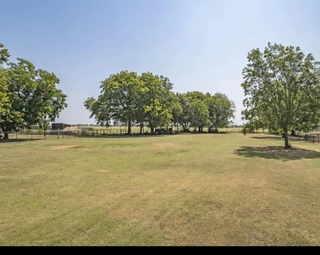 Single Family Residence For Sale in Limestone County , 777 LCR 463, Mexia, Texas 76667, 2 Bedroom, 2 Bathroom, Garage spaces, 1,836 Sqft, built in 1974, mls#21329250, Real Estate Agent in Mexia, Homes For Sale in Limestone county, Homes For Sale in Mexia, Realtor in Mexia Texas, Real Estate Brokerage Independent Realty Texas, Luminita Cordes Realtor