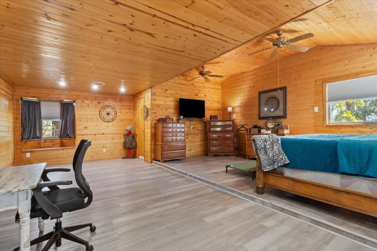 Single Family Residence For Sale in Limestone County , 777 LCR 463, Mexia, Texas 76667, 2 Bedroom, 2 Bathroom, Garage spaces, 1,836 Sqft, built in 1974, mls#21329250, Real Estate Agent in Mexia, Homes For Sale in Limestone county, Homes For Sale in Mexia, Realtor in Mexia Texas, Real Estate Brokerage Independent Realty Texas, Luminita Cordes Realtor