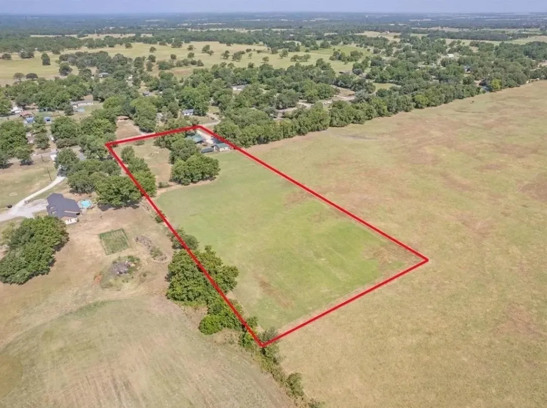 Single Family Residence For Sale in Limestone County , 777 LCR 463, Mexia, Texas 76667, 2 Bedroom, 2 Bathroom, Garage spaces, 1,836 Sqft, built in 1974, mls#21329250, Real Estate Agent in Mexia, Homes For Sale in Limestone county, Homes For Sale in Mexia, Realtor in Mexia Texas, Real Estate Brokerage Independent Realty Texas, Luminita Cordes Realtor