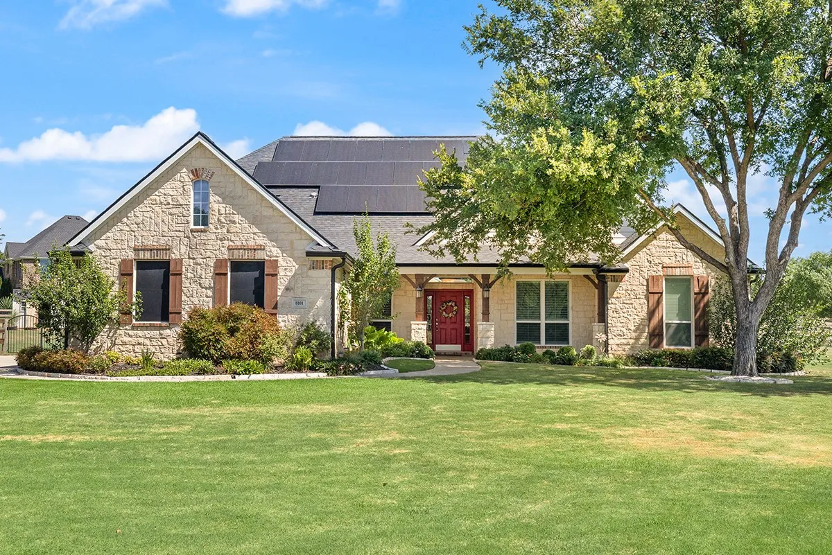 Single Family Residence For Sale in Denton County , 8101 Oak Creek Lane, Denton, Texas 76208, 4 Bedroom, 5 Bathroom, 3 Garage spaces, 3,814 Sqft, built in 2002, mls#21329112, Real Estate Agent in Denton, Homes For Sale in Denton county, Homes For Sale in Denton, Realtor in Denton Texas, Real Estate Brokerage Independent Realty Texas, Luminita Cordes Realtor