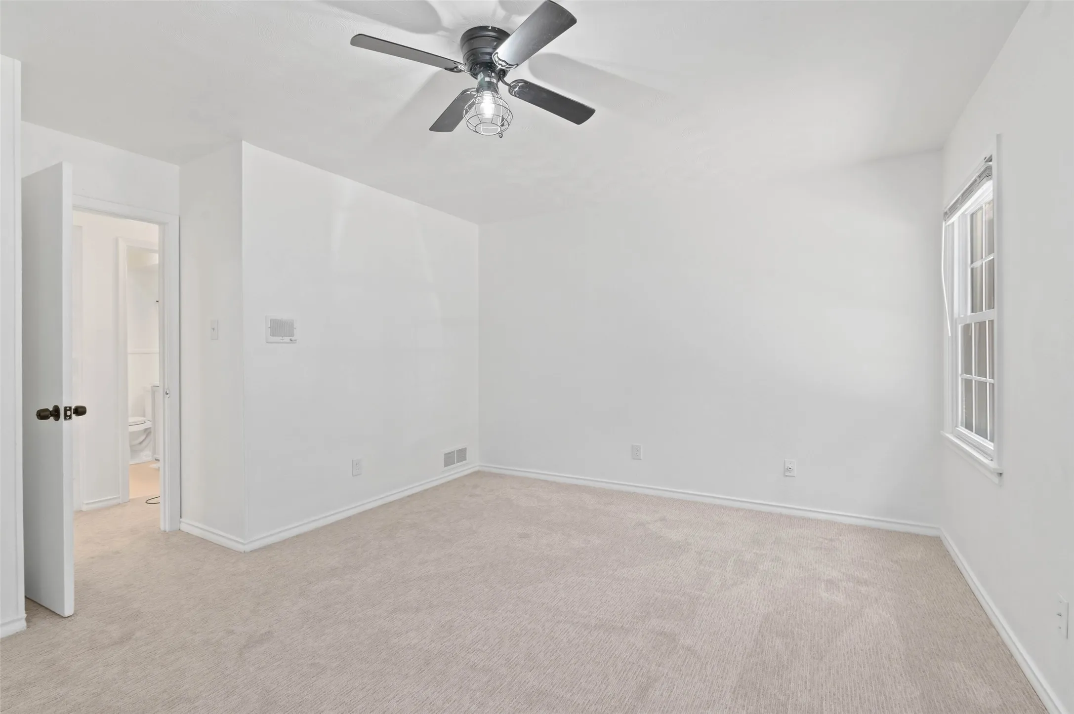 Single Family Residence For Sale in Dallas County , 841 Brookwood Drive, Dallas, Texas 75224, 3 Bedroom, 2 Bathroom, 2 Garage spaces, 1,690 Sqft, built in 1960, mls#21329903, Real Estate Agent in Dallas, Homes For Sale in Dallas county, Homes For Sale in Dallas, Realtor in Dallas Texas, Real Estate Brokerage Independent Realty Texas, Luminita Cordes Realtor