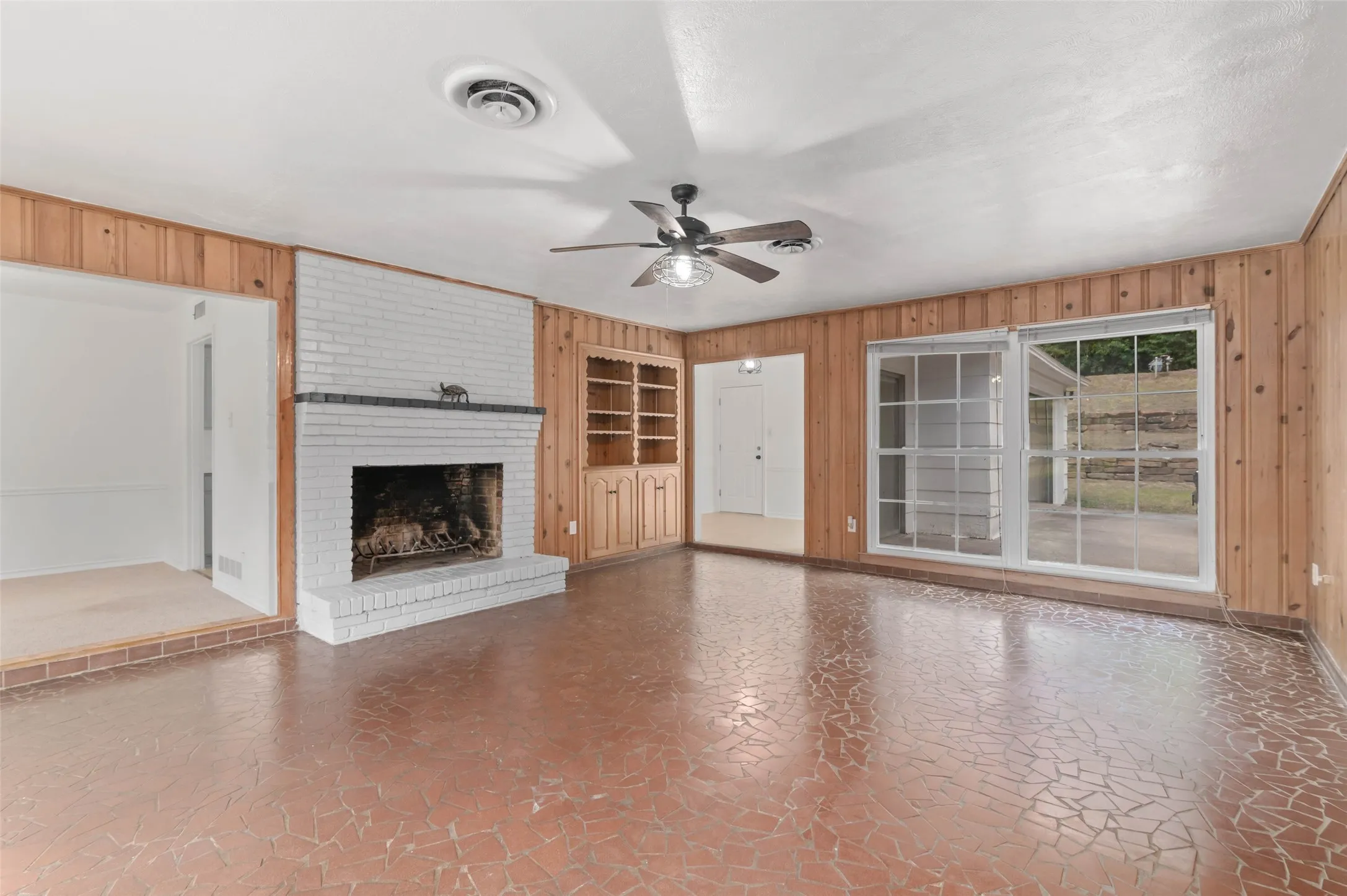 Single Family Residence For Sale in Dallas County , 841 Brookwood Drive, Dallas, Texas 75224, 3 Bedroom, 2 Bathroom, 2 Garage spaces, 1,690 Sqft, built in 1960, mls#21329903, Real Estate Agent in Dallas, Homes For Sale in Dallas county, Homes For Sale in Dallas, Realtor in Dallas Texas, Real Estate Brokerage Independent Realty Texas, Luminita Cordes Realtor