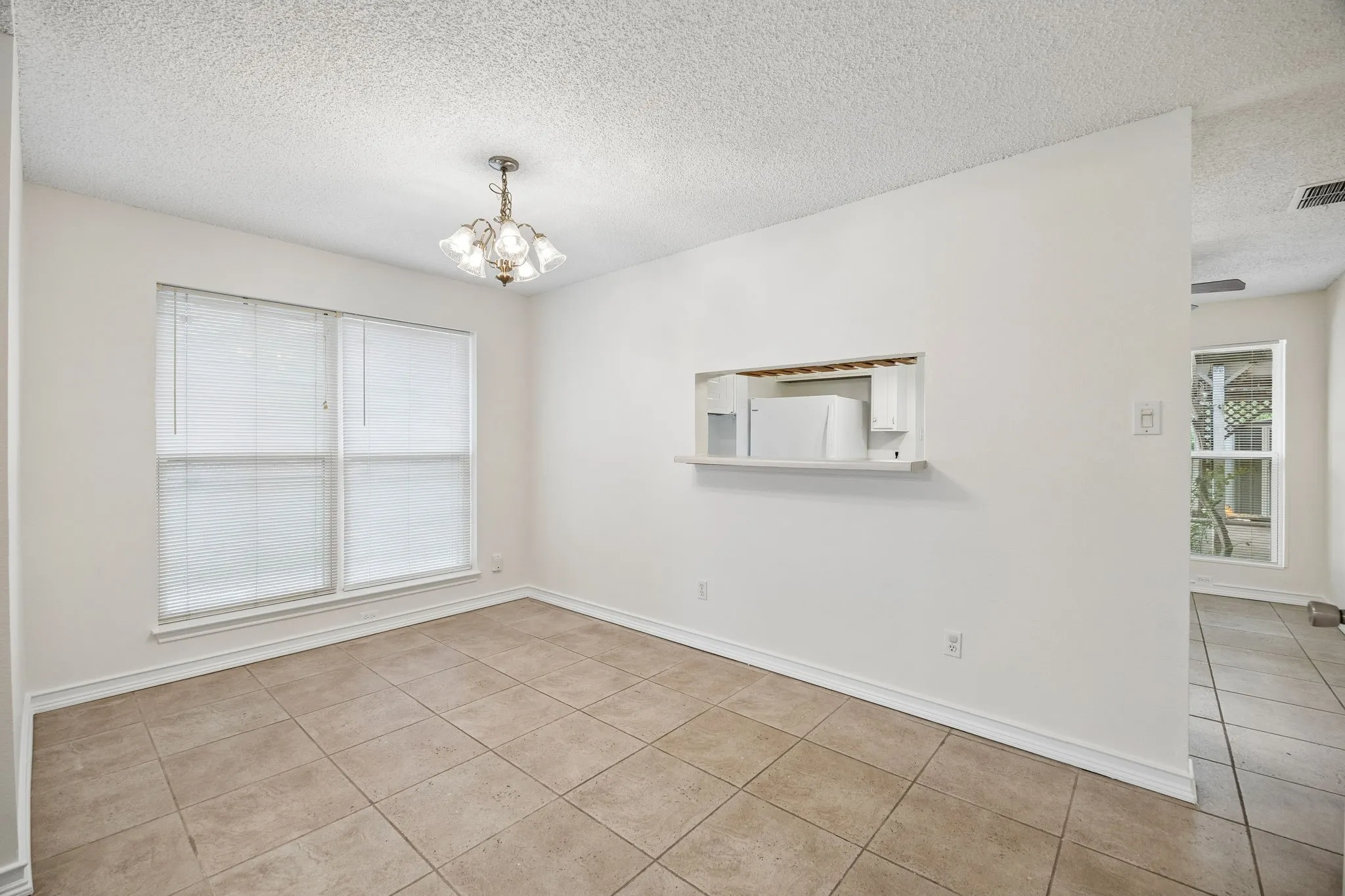 Single Family Residence For Sale in Tarrant County , 118 E Denton Drive, Euless, Texas 76039, 2 Bedroom, 1 Bathroom, Garage spaces, 1,215 Sqft, built in 1984, mls#21320406, Real Estate Agent in Euless, Homes For Sale in Tarrant county, Homes For Sale in Euless, Realtor in Euless Texas, Real Estate Brokerage Independent Realty Texas, Luminita Cordes Realtor