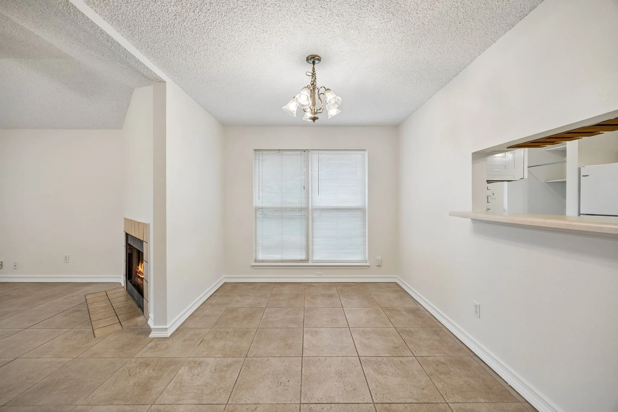 Single Family Residence For Sale in Tarrant County , 118 E Denton Drive, Euless, Texas 76039, 2 Bedroom, 1 Bathroom, Garage spaces, 1,215 Sqft, built in 1984, mls#21320406, Real Estate Agent in Euless, Homes For Sale in Tarrant county, Homes For Sale in Euless, Realtor in Euless Texas, Real Estate Brokerage Independent Realty Texas, Luminita Cordes Realtor
