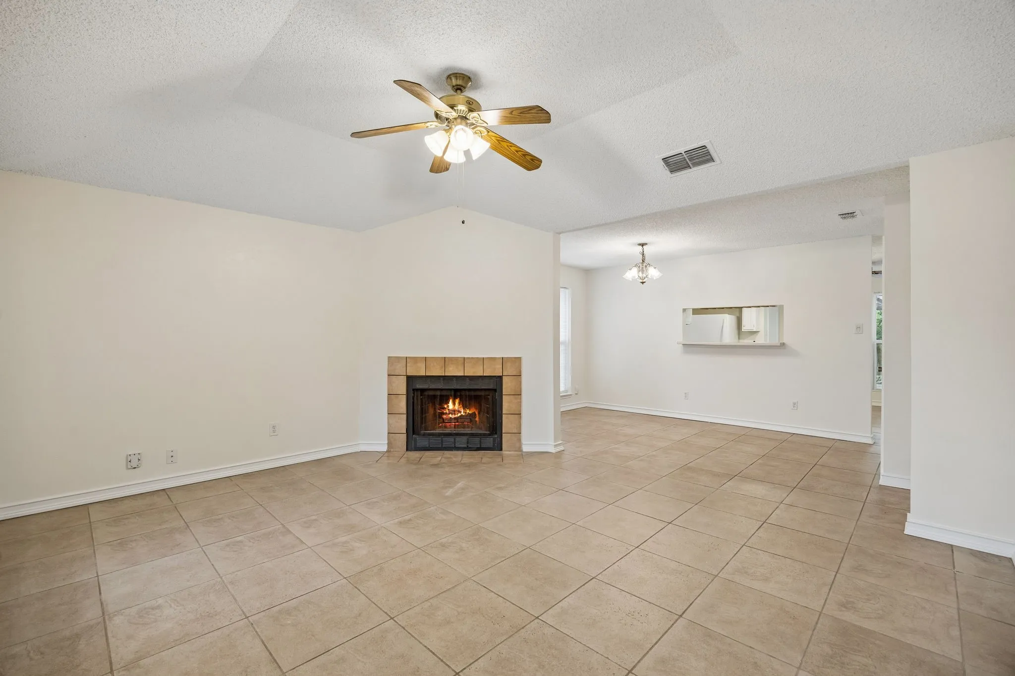 Single Family Residence For Sale in Tarrant County , 118 E Denton Drive, Euless, Texas 76039, 2 Bedroom, 1 Bathroom, Garage spaces, 1,215 Sqft, built in 1984, mls#21320406, Real Estate Agent in Euless, Homes For Sale in Tarrant county, Homes For Sale in Euless, Realtor in Euless Texas, Real Estate Brokerage Independent Realty Texas, Luminita Cordes Realtor