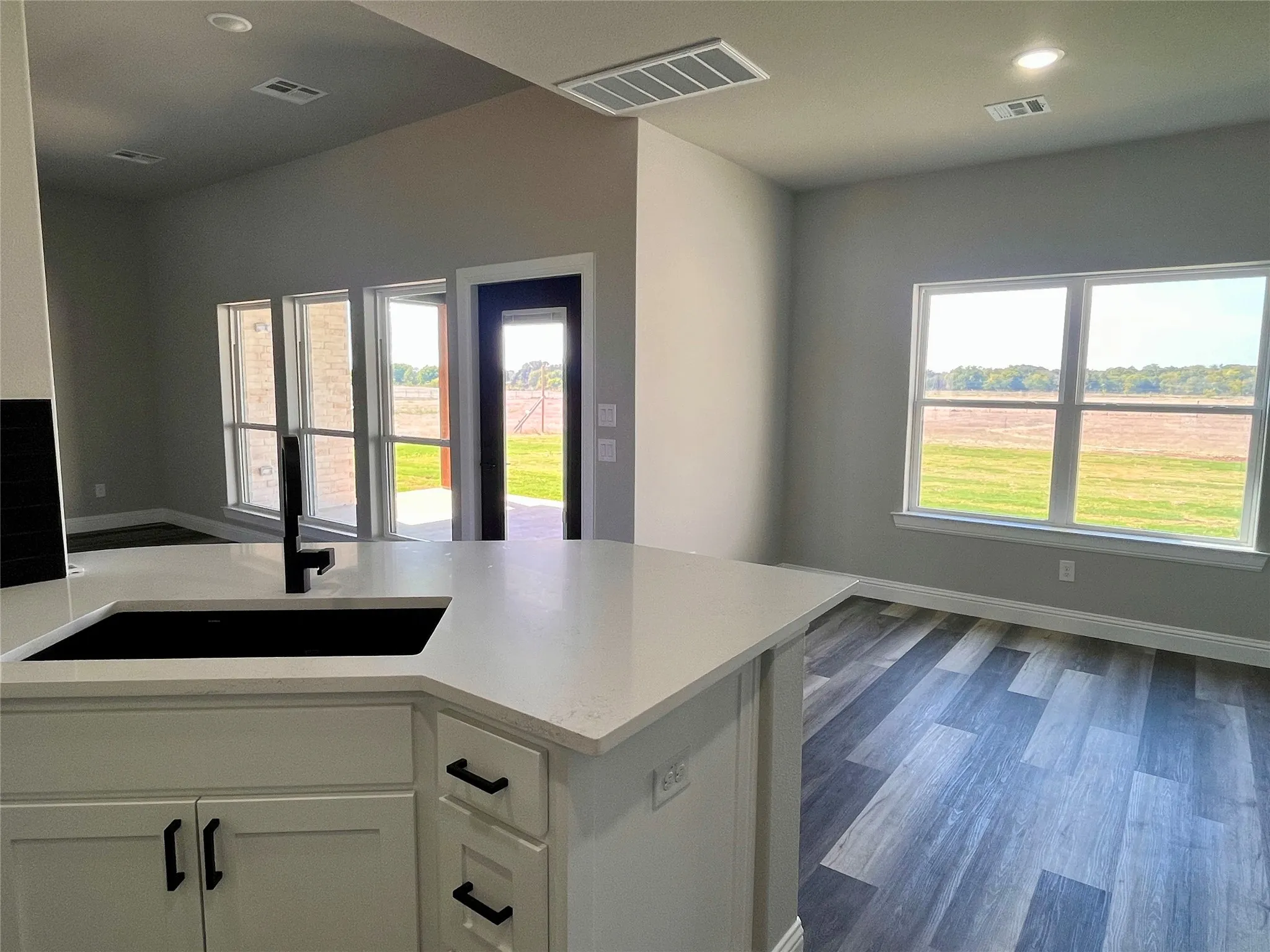 Single Family Residence For Sale in Grayson County , 1404 Dixie Estates Way, Whitesboro, Texas 76273, 5 Bedroom, 3 Bathroom, 2 Garage spaces, 2,720 Sqft, built in 2024, mls#21329926, Real Estate Agent in Whitesboro, Homes For Sale in Grayson county, Homes For Sale in Whitesboro, Realtor in Whitesboro Texas, Real Estate Brokerage Independent Realty Texas, Luminita Cordes Realtor