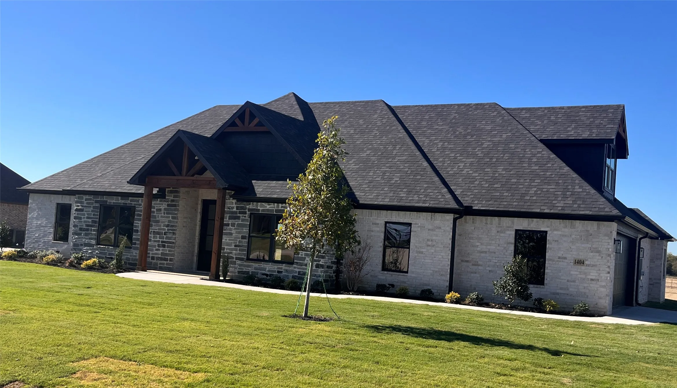Single Family Residence For Sale in Grayson County , 1404 Dixie Estates Way, Whitesboro, Texas 76273, 5 Bedroom, 3 Bathroom, 2 Garage spaces, 2,720 Sqft, built in 2024, mls#21329926, Real Estate Agent in Whitesboro, Homes For Sale in Grayson county, Homes For Sale in Whitesboro, Realtor in Whitesboro Texas, Real Estate Brokerage Independent Realty Texas, Luminita Cordes Realtor