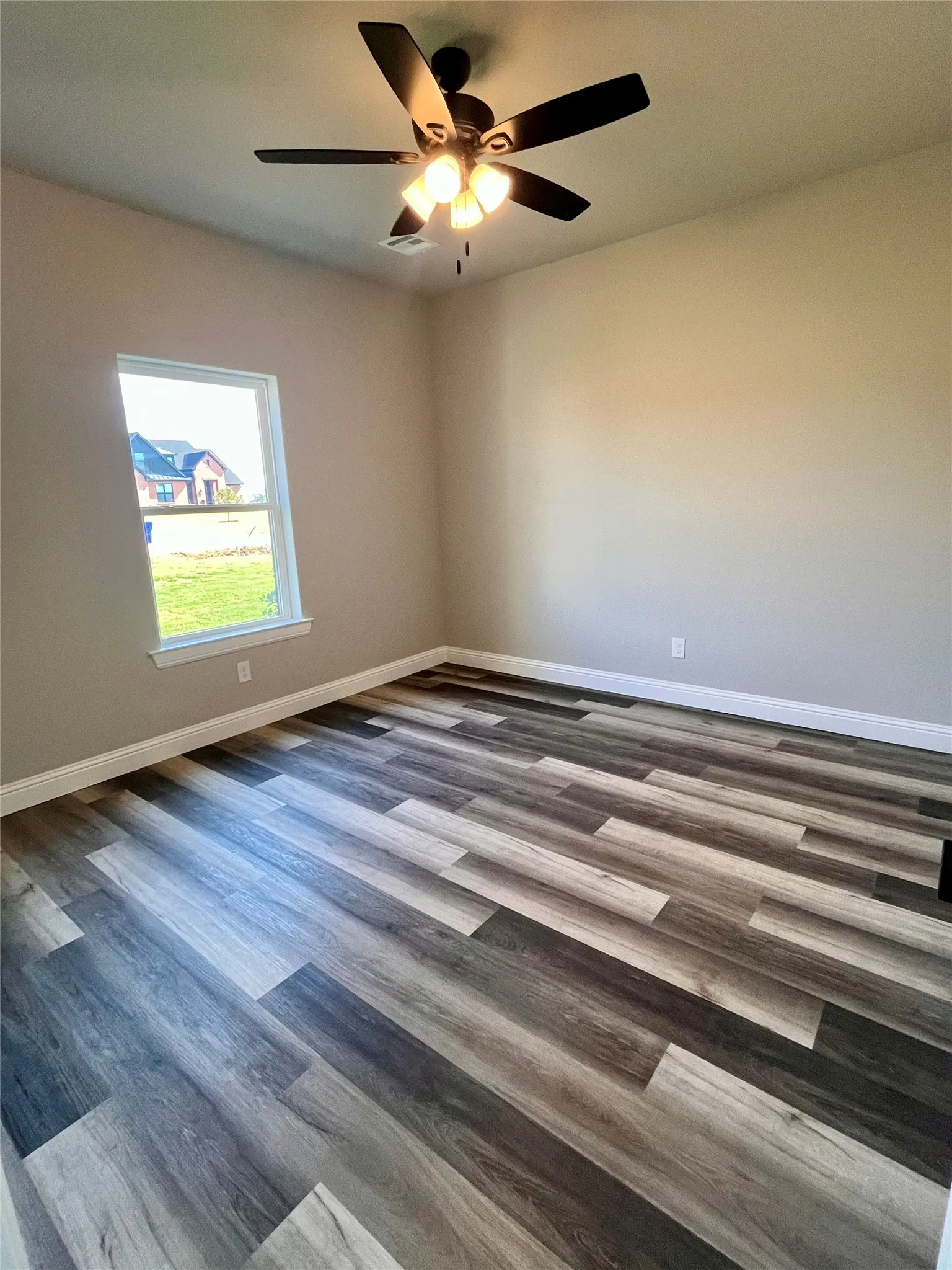 Single Family Residence For Sale in Grayson County , 1404 Dixie Estates Way, Whitesboro, Texas 76273, 5 Bedroom, 3 Bathroom, 2 Garage spaces, 2,720 Sqft, built in 2024, mls#21329926, Real Estate Agent in Whitesboro, Homes For Sale in Grayson county, Homes For Sale in Whitesboro, Realtor in Whitesboro Texas, Real Estate Brokerage Independent Realty Texas, Luminita Cordes Realtor