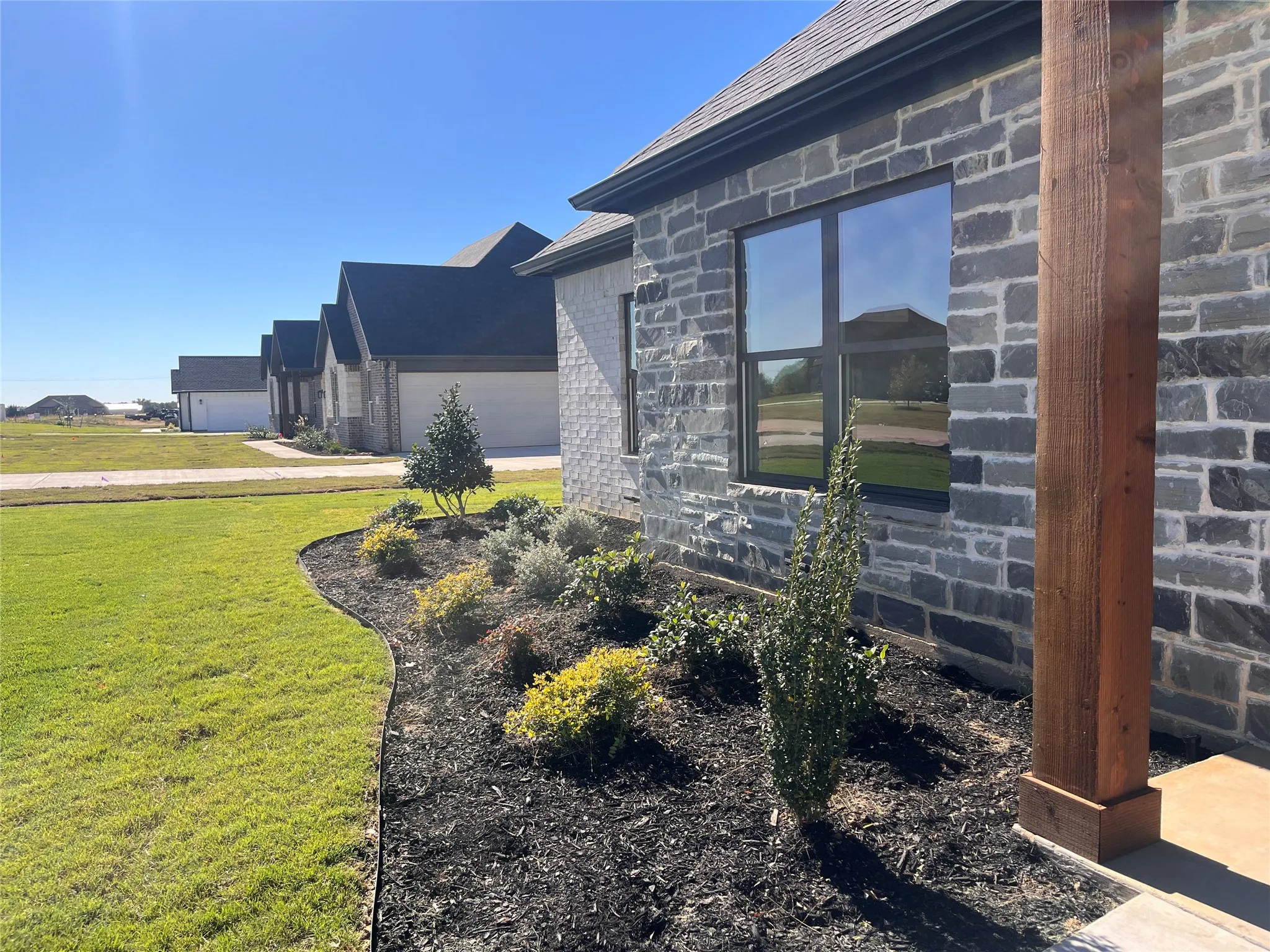 Single Family Residence For Sale in Grayson County , 1404 Dixie Estates Way, Whitesboro, Texas 76273, 5 Bedroom, 3 Bathroom, 2 Garage spaces, 2,720 Sqft, built in 2024, mls#21329926, Real Estate Agent in Whitesboro, Homes For Sale in Grayson county, Homes For Sale in Whitesboro, Realtor in Whitesboro Texas, Real Estate Brokerage Independent Realty Texas, Luminita Cordes Realtor