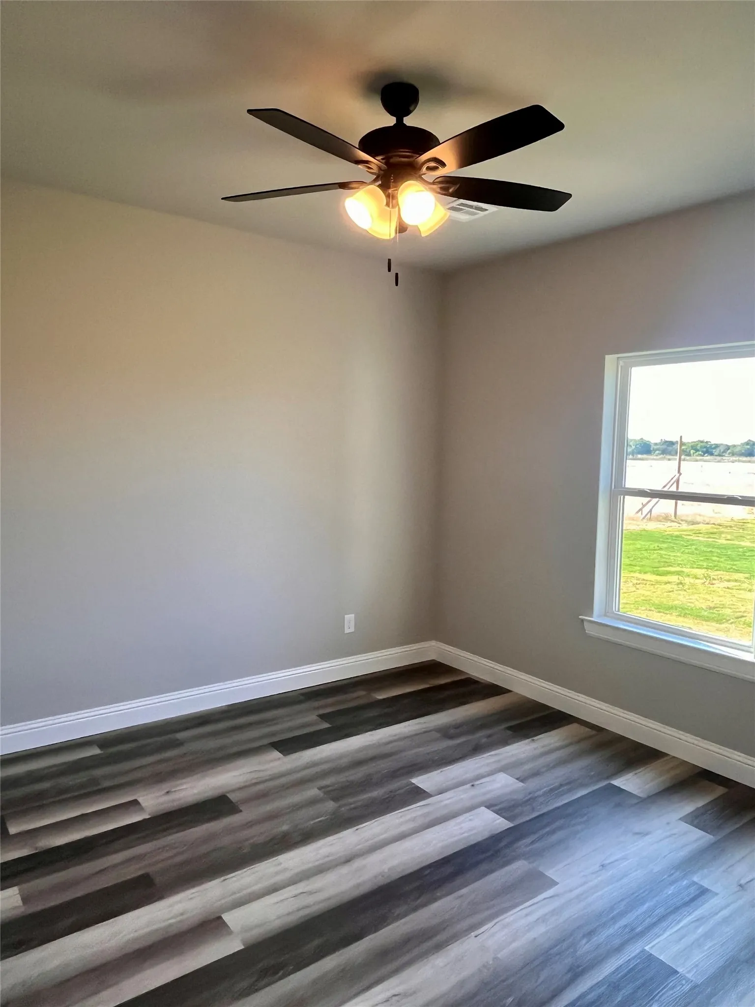 Single Family Residence For Sale in Grayson County , 1404 Dixie Estates Way, Whitesboro, Texas 76273, 5 Bedroom, 3 Bathroom, 2 Garage spaces, 2,720 Sqft, built in 2024, mls#21329926, Real Estate Agent in Whitesboro, Homes For Sale in Grayson county, Homes For Sale in Whitesboro, Realtor in Whitesboro Texas, Real Estate Brokerage Independent Realty Texas, Luminita Cordes Realtor