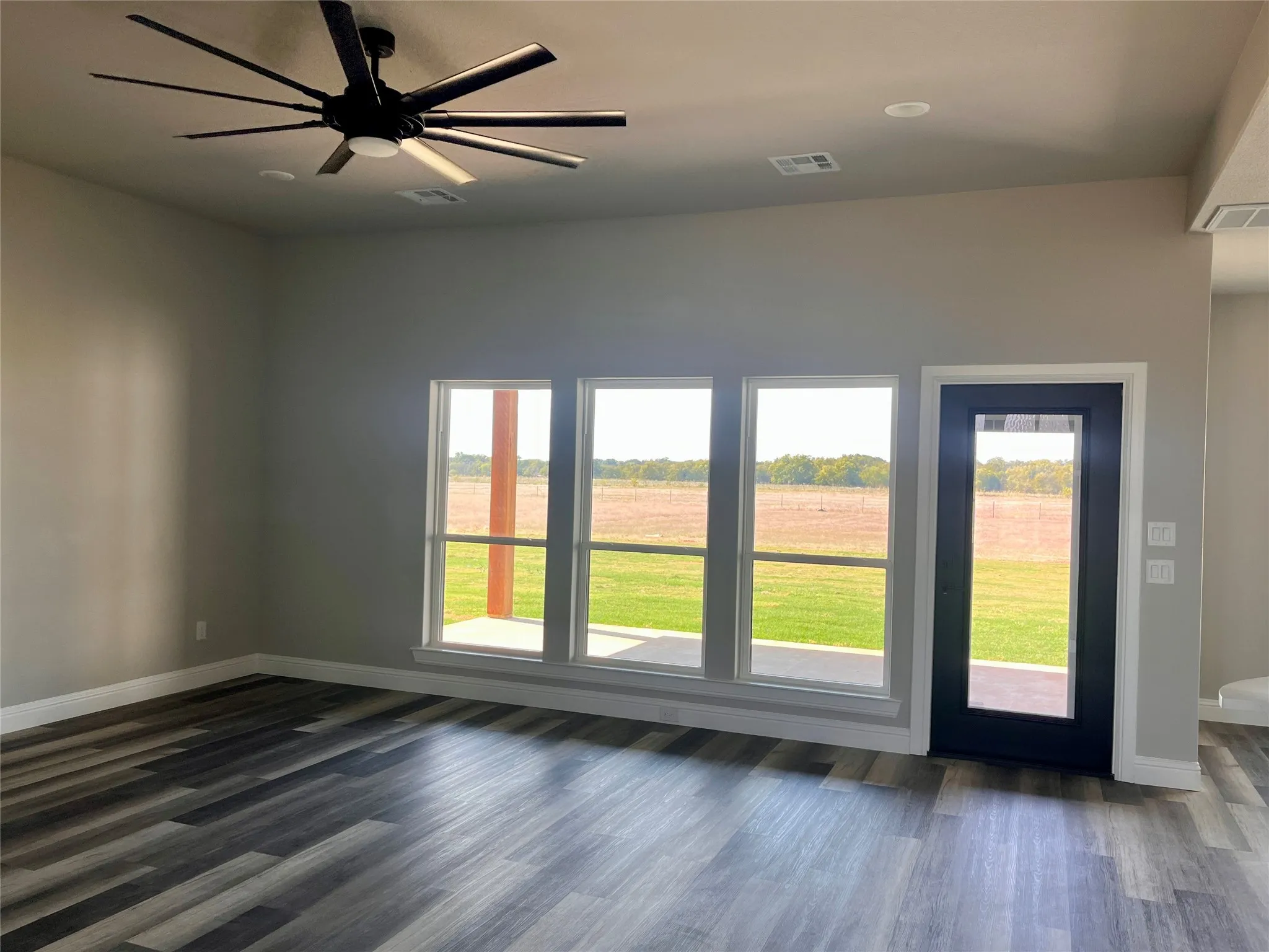 Single Family Residence For Sale in Grayson County , 1404 Dixie Estates Way, Whitesboro, Texas 76273, 5 Bedroom, 3 Bathroom, 2 Garage spaces, 2,720 Sqft, built in 2024, mls#21329926, Real Estate Agent in Whitesboro, Homes For Sale in Grayson county, Homes For Sale in Whitesboro, Realtor in Whitesboro Texas, Real Estate Brokerage Independent Realty Texas, Luminita Cordes Realtor