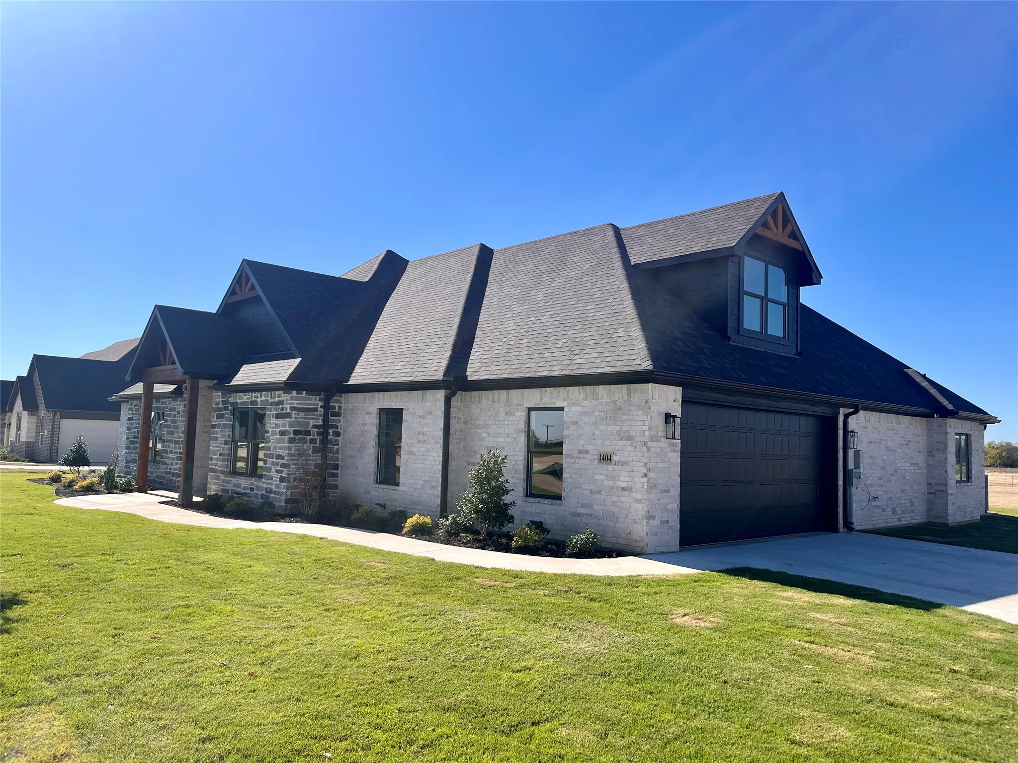 Single Family Residence For Sale in Grayson County , 1404 Dixie Estates Way, Whitesboro, Texas 76273, 5 Bedroom, 3 Bathroom, 2 Garage spaces, 2,720 Sqft, built in 2024, mls#21329926, Real Estate Agent in Whitesboro, Homes For Sale in Grayson county, Homes For Sale in Whitesboro, Realtor in Whitesboro Texas, Real Estate Brokerage Independent Realty Texas, Luminita Cordes Realtor