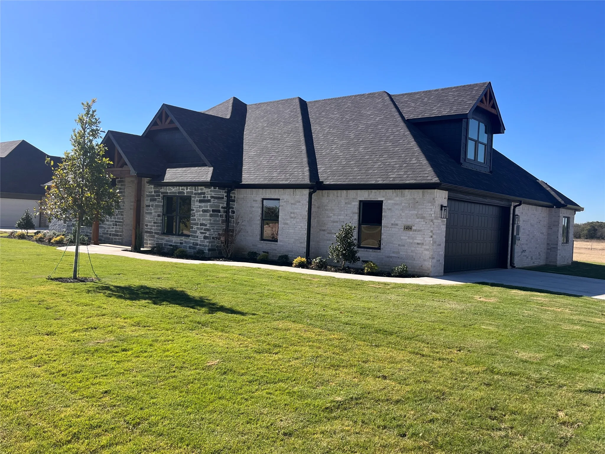 Single Family Residence For Sale in Grayson County , 1404 Dixie Estates Way, Whitesboro, Texas 76273, 5 Bedroom, 3 Bathroom, 2 Garage spaces, 2,720 Sqft, built in 2024, mls#21329926, Real Estate Agent in Whitesboro, Homes For Sale in Grayson county, Homes For Sale in Whitesboro, Realtor in Whitesboro Texas, Real Estate Brokerage Independent Realty Texas, Luminita Cordes Realtor