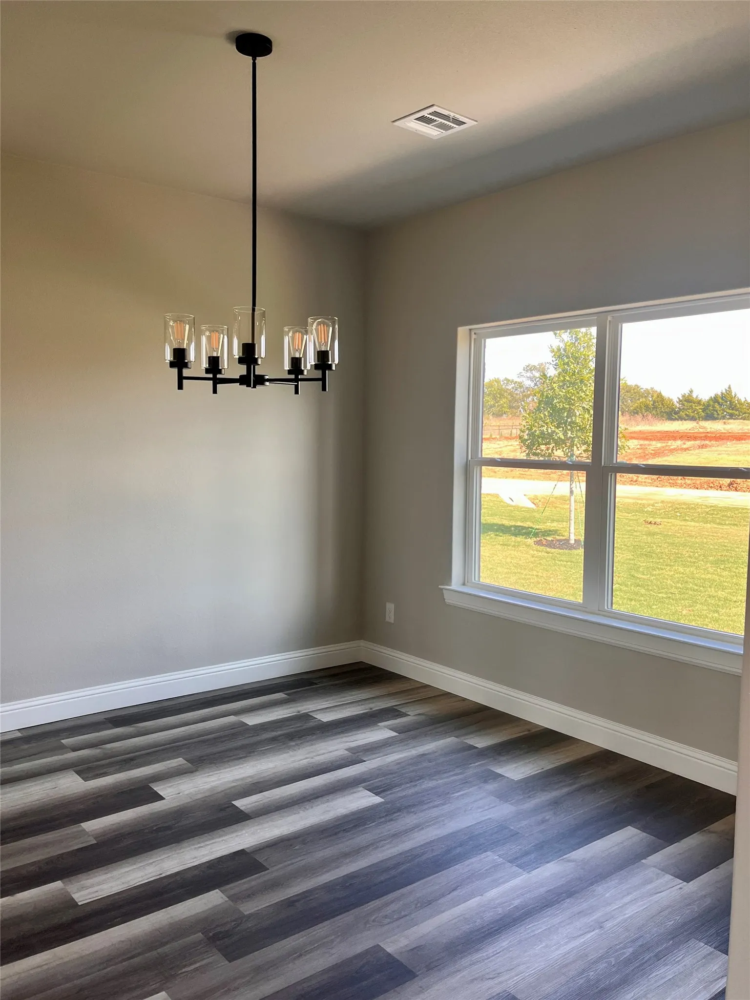 Single Family Residence For Sale in Grayson County , 1404 Dixie Estates Way, Whitesboro, Texas 76273, 5 Bedroom, 3 Bathroom, 2 Garage spaces, 2,720 Sqft, built in 2024, mls#21329926, Real Estate Agent in Whitesboro, Homes For Sale in Grayson county, Homes For Sale in Whitesboro, Realtor in Whitesboro Texas, Real Estate Brokerage Independent Realty Texas, Luminita Cordes Realtor