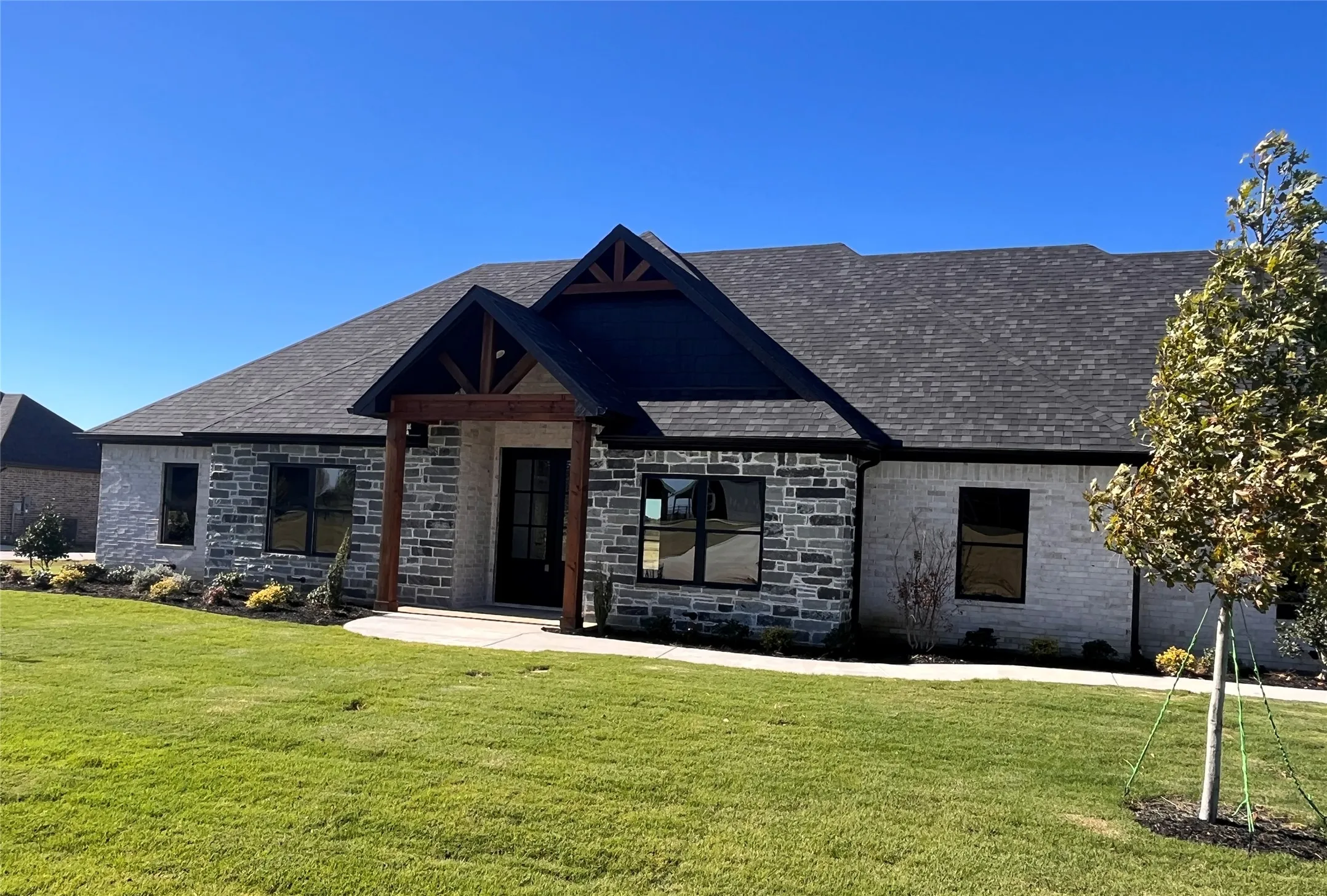 Single Family Residence For Sale in Grayson County , 1404 Dixie Estates Way, Whitesboro, Texas 76273, 5 Bedroom, 3 Bathroom, 2 Garage spaces, 2,720 Sqft, built in 2024, mls#21329926, Real Estate Agent in Whitesboro, Homes For Sale in Grayson county, Homes For Sale in Whitesboro, Realtor in Whitesboro Texas, Real Estate Brokerage Independent Realty Texas, Luminita Cordes Realtor