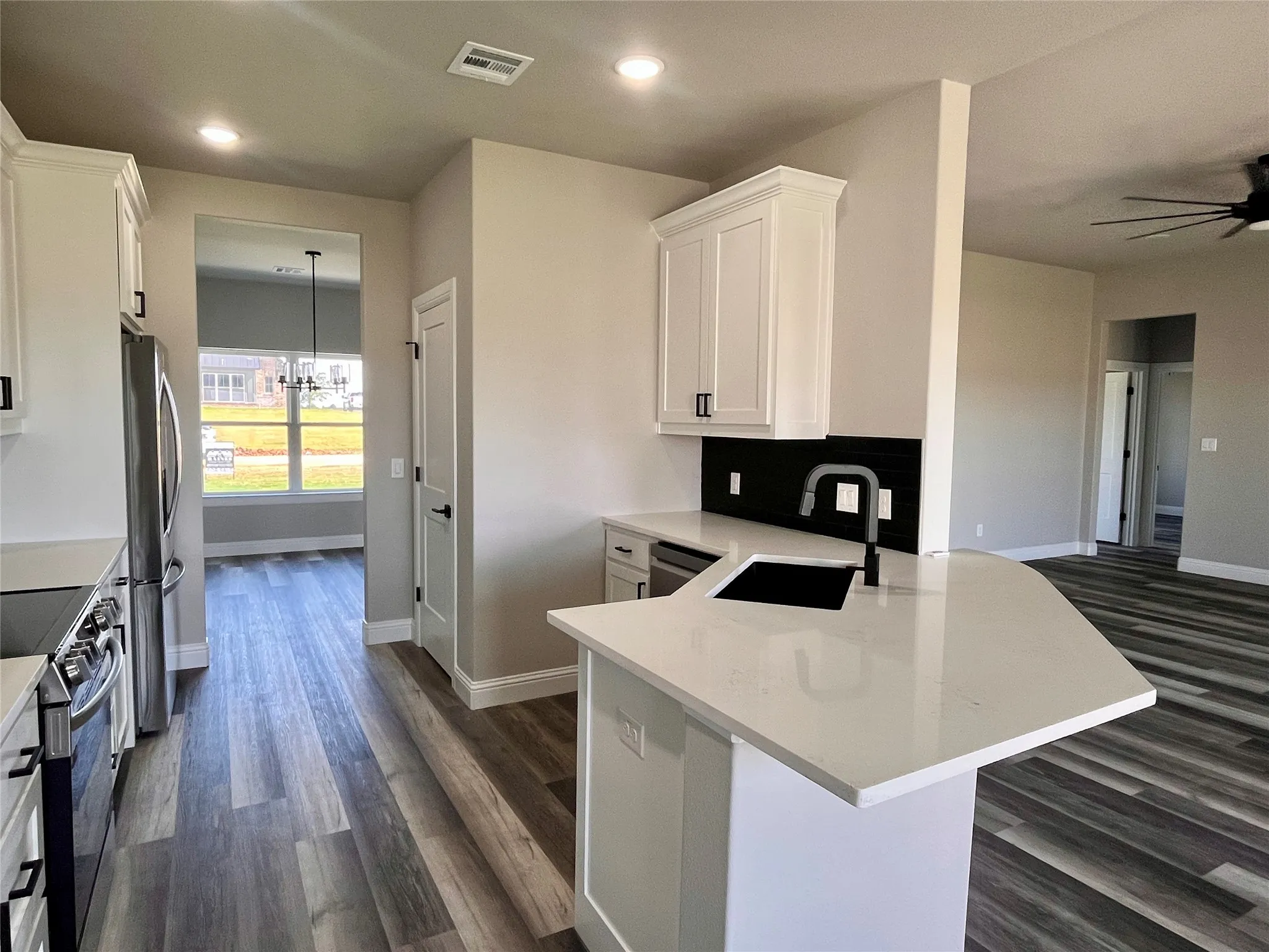 Single Family Residence For Sale in Grayson County , 1404 Dixie Estates Way, Whitesboro, Texas 76273, 5 Bedroom, 3 Bathroom, 2 Garage spaces, 2,720 Sqft, built in 2024, mls#21329926, Real Estate Agent in Whitesboro, Homes For Sale in Grayson county, Homes For Sale in Whitesboro, Realtor in Whitesboro Texas, Real Estate Brokerage Independent Realty Texas, Luminita Cordes Realtor