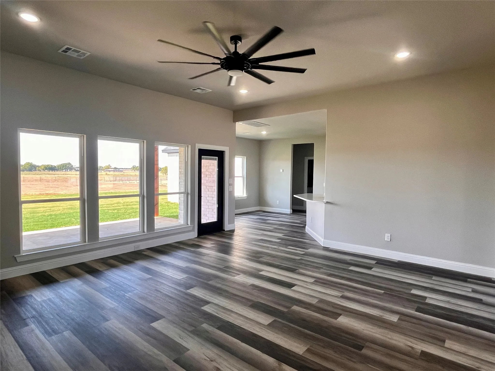 Single Family Residence For Sale in Grayson County , 1404 Dixie Estates Way, Whitesboro, Texas 76273, 5 Bedroom, 3 Bathroom, 2 Garage spaces, 2,720 Sqft, built in 2024, mls#21329926, Real Estate Agent in Whitesboro, Homes For Sale in Grayson county, Homes For Sale in Whitesboro, Realtor in Whitesboro Texas, Real Estate Brokerage Independent Realty Texas, Luminita Cordes Realtor