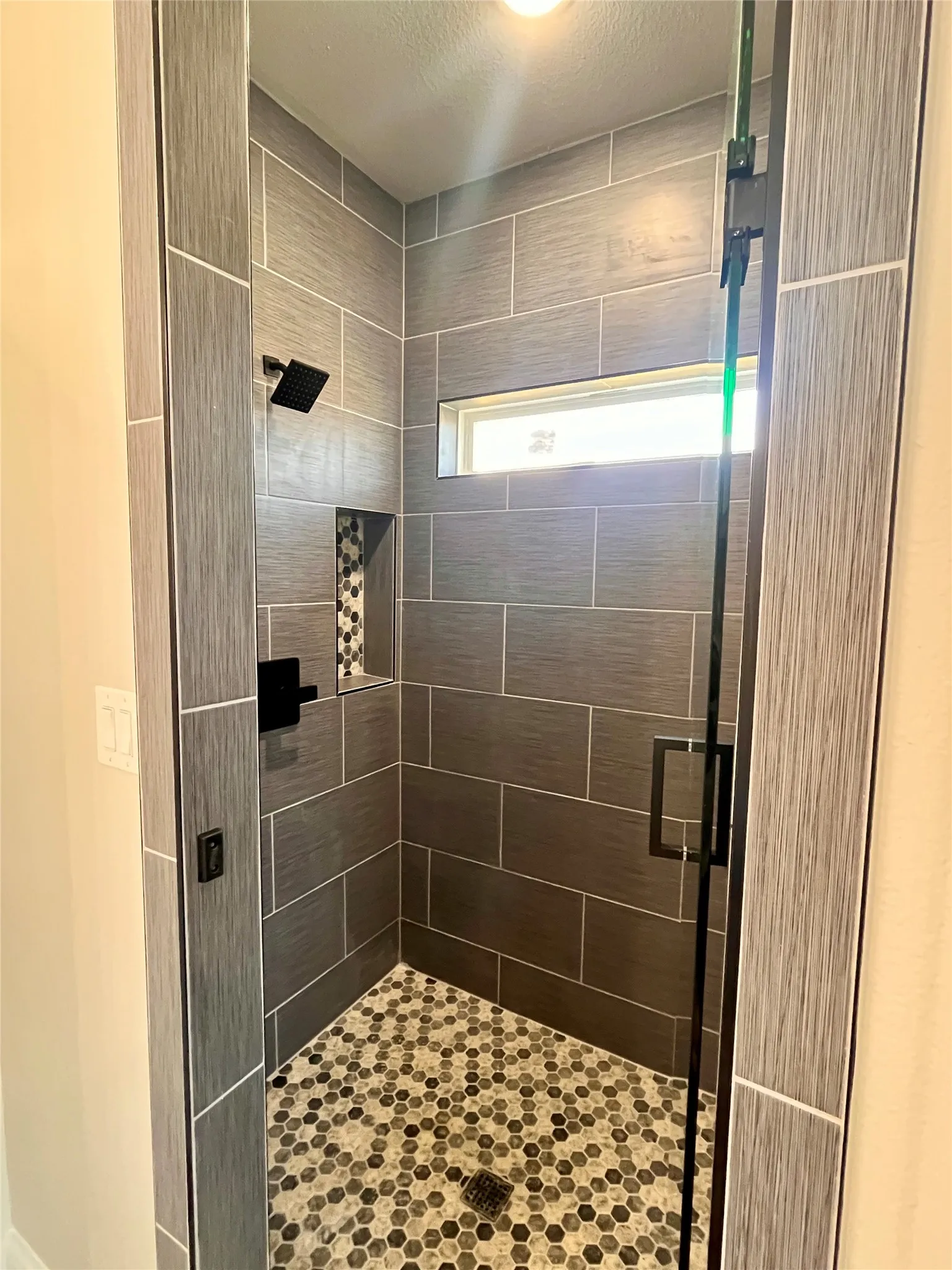Single Family Residence For Sale in Grayson County , 1404 Dixie Estates Way, Whitesboro, Texas 76273, 5 Bedroom, 3 Bathroom, 2 Garage spaces, 2,720 Sqft, built in 2024, mls#21329926, Real Estate Agent in Whitesboro, Homes For Sale in Grayson county, Homes For Sale in Whitesboro, Realtor in Whitesboro Texas, Real Estate Brokerage Independent Realty Texas, Luminita Cordes Realtor