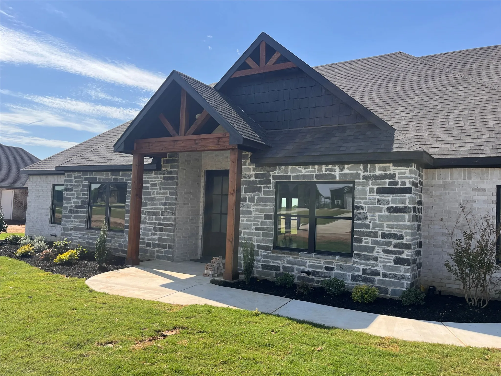 Single Family Residence For Sale in Grayson County , 1404 Dixie Estates Way, Whitesboro, Texas 76273, 5 Bedroom, 3 Bathroom, 2 Garage spaces, 2,720 Sqft, built in 2024, mls#21329926, Real Estate Agent in Whitesboro, Homes For Sale in Grayson county, Homes For Sale in Whitesboro, Realtor in Whitesboro Texas, Real Estate Brokerage Independent Realty Texas, Luminita Cordes Realtor