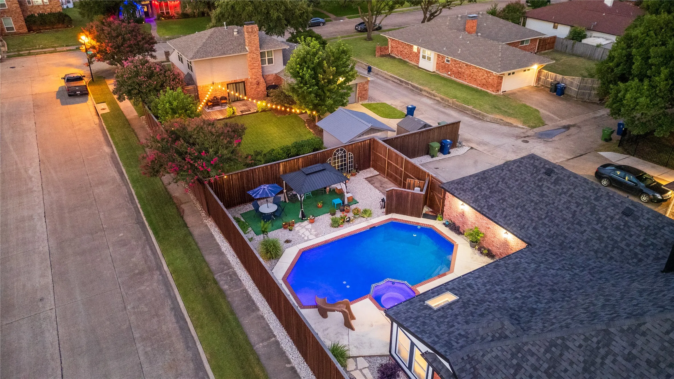 Single Family Residence For Sale in Dallas County , 2530 Cresthaven Drive, Garland, Texas 75040, 3 Bedroom, 3 Bathroom, 2 Garage spaces, 2,681 Sqft, built in 1992, mls#21325685, Real Estate Agent in Garland, Homes For Sale in Dallas county, Homes For Sale in Garland, Realtor in Garland Texas, Real Estate Brokerage Independent Realty Texas, Luminita Cordes Realtor