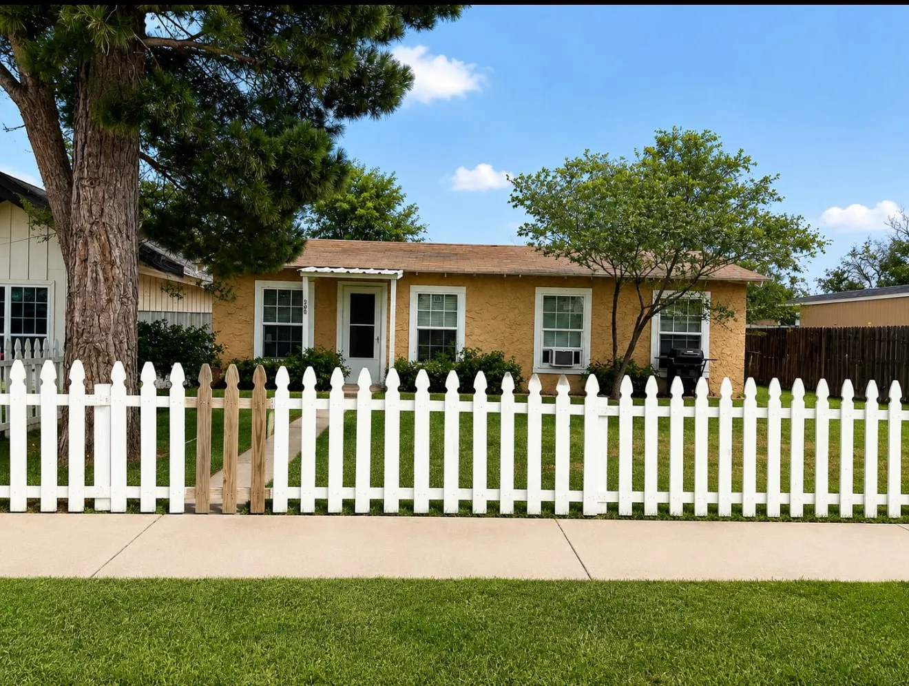Single Family Residence For Sale in Andrews County , 306 5th Street, Andrews, Texas 79714, 1 Bedroom, 1 Bathroom, Garage spaces, 696 Sqft, built in 1955, mls#21329906, Real Estate Agent in Andrews, Homes For Sale in Andrews county, Homes For Sale in Andrews, Realtor in Andrews Texas, Real Estate Brokerage Independent Realty Texas, Luminita Cordes Realtor