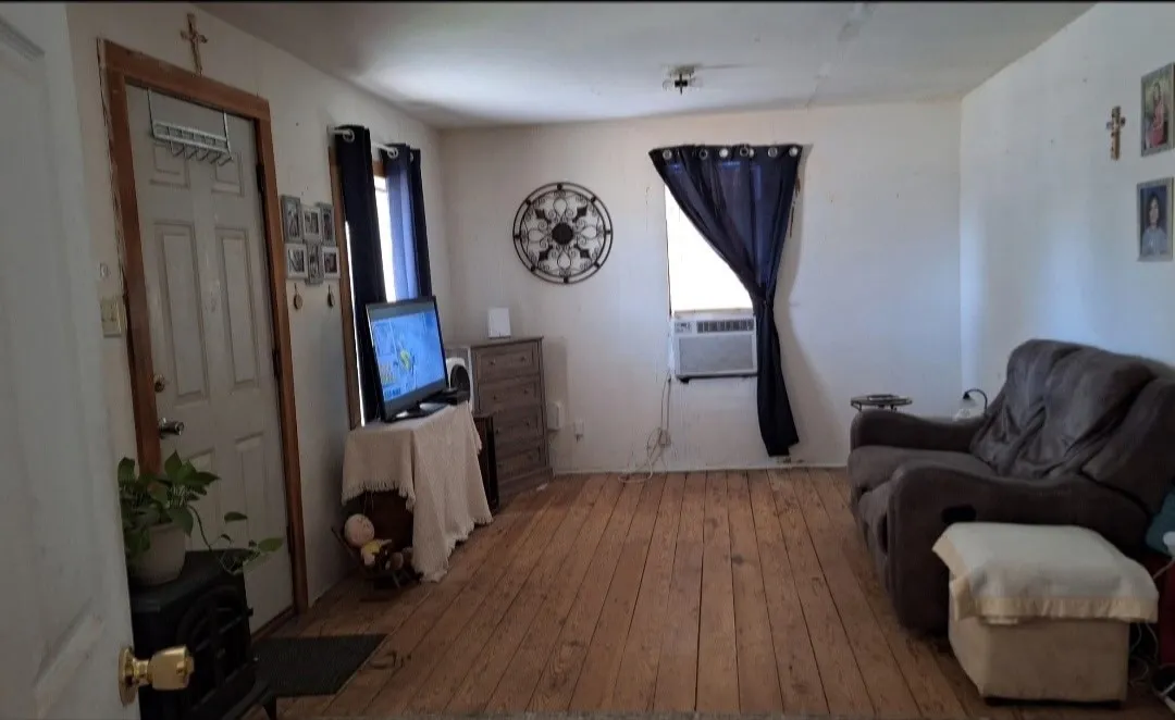 Single Family Residence For Sale in Andrews County , 306 5th Street, Andrews, Texas 79714, 1 Bedroom, 1 Bathroom, Garage spaces, 696 Sqft, built in 1955, mls#21329906, Real Estate Agent in Andrews, Homes For Sale in Andrews county, Homes For Sale in Andrews, Realtor in Andrews Texas, Real Estate Brokerage Independent Realty Texas, Luminita Cordes Realtor
