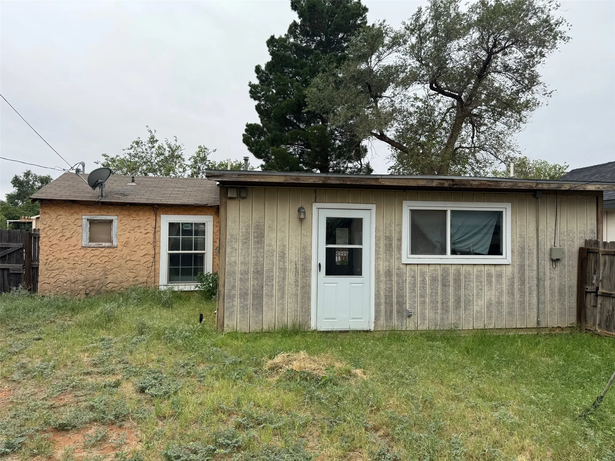 Single Family Residence For Sale in Andrews County , 306 5th Street, Andrews, Texas 79714, 1 Bedroom, 1 Bathroom, Garage spaces, 696 Sqft, built in 1955, mls#21329906, Real Estate Agent in Andrews, Homes For Sale in Andrews county, Homes For Sale in Andrews, Realtor in Andrews Texas, Real Estate Brokerage Independent Realty Texas, Luminita Cordes Realtor