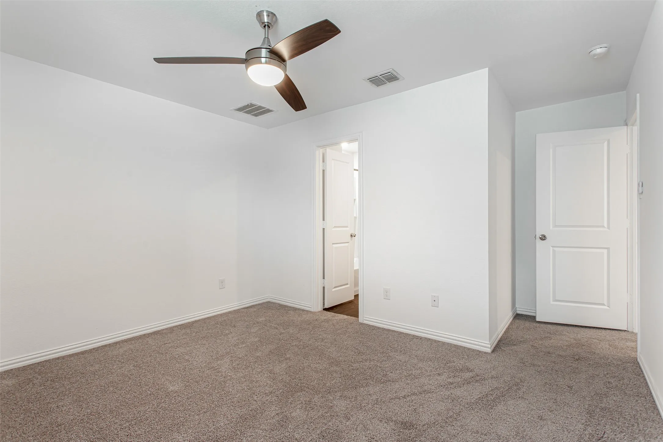Single Family Residence For Rent in Dallas County , 9213 Marilyn Place, Dallas, Texas 75227, 4 Bedroom, 3 Bathroom, 2 Garage spaces, 1,940 Sqft, built in 2021, mls#21324258, Real Estate Agent in Dallas, Homes For Rent in Dallas county, Homes For Rent in Dallas, Realtor in Dallas Texas, Real Estate Brokerage Independent Realty Texas, Luminita Cordes Realtor