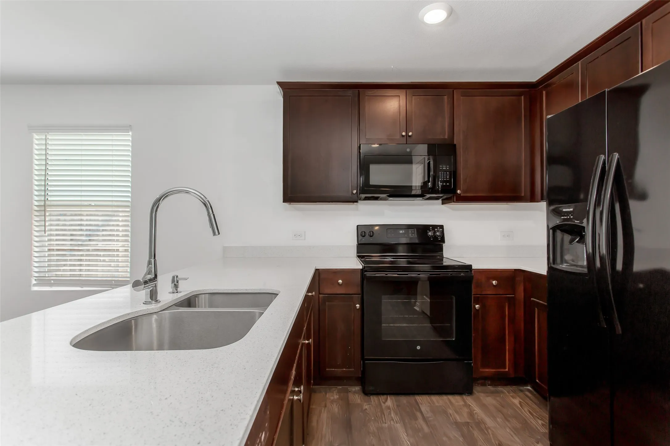 Single Family Residence For Rent in Dallas County , 9213 Marilyn Place, Dallas, Texas 75227, 4 Bedroom, 3 Bathroom, 2 Garage spaces, 1,940 Sqft, built in 2021, mls#21324258, Real Estate Agent in Dallas, Homes For Rent in Dallas county, Homes For Rent in Dallas, Realtor in Dallas Texas, Real Estate Brokerage Independent Realty Texas, Luminita Cordes Realtor
